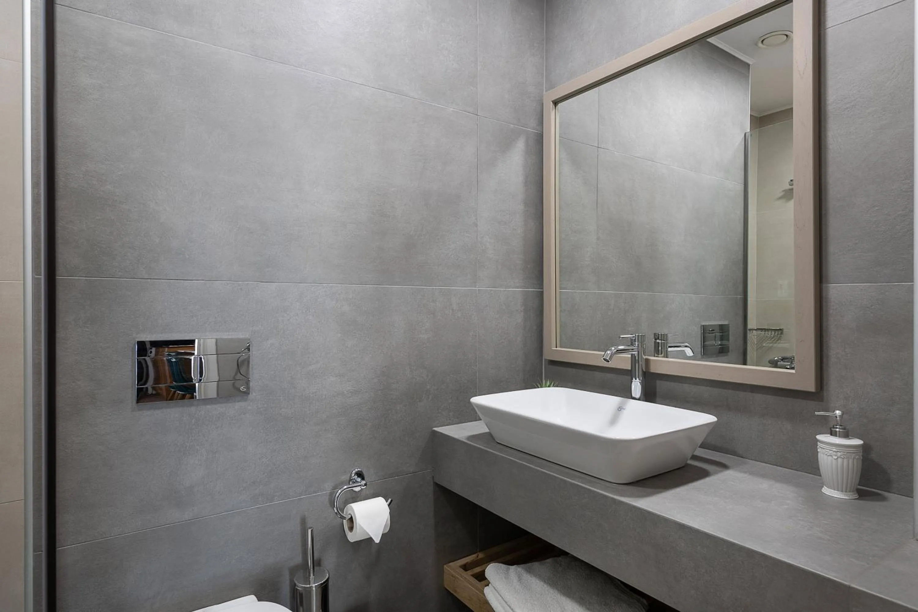 Shower in Alianthos Suites