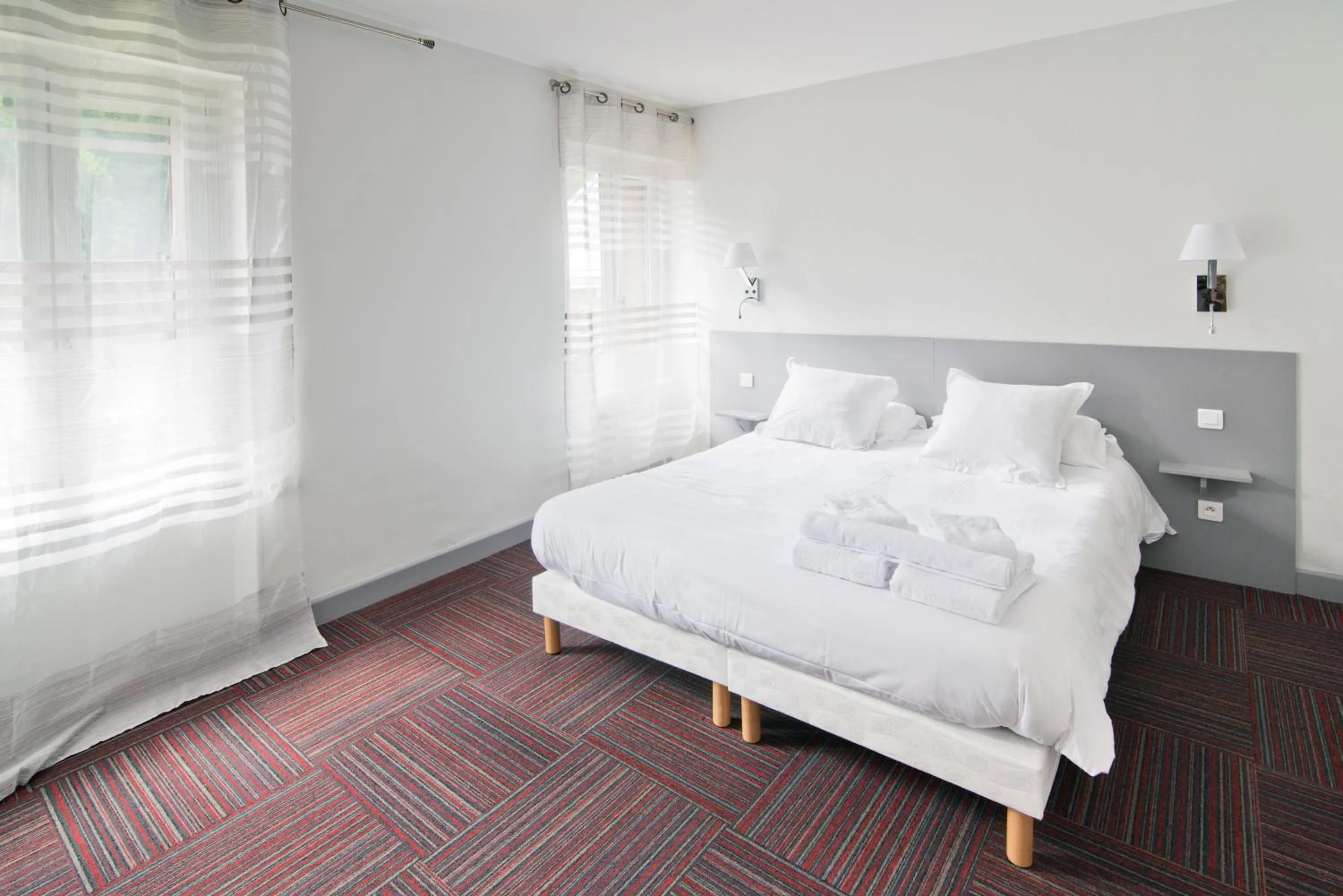 Bedroom, Bed in Auberge Le Cantou - Hôtel Roche