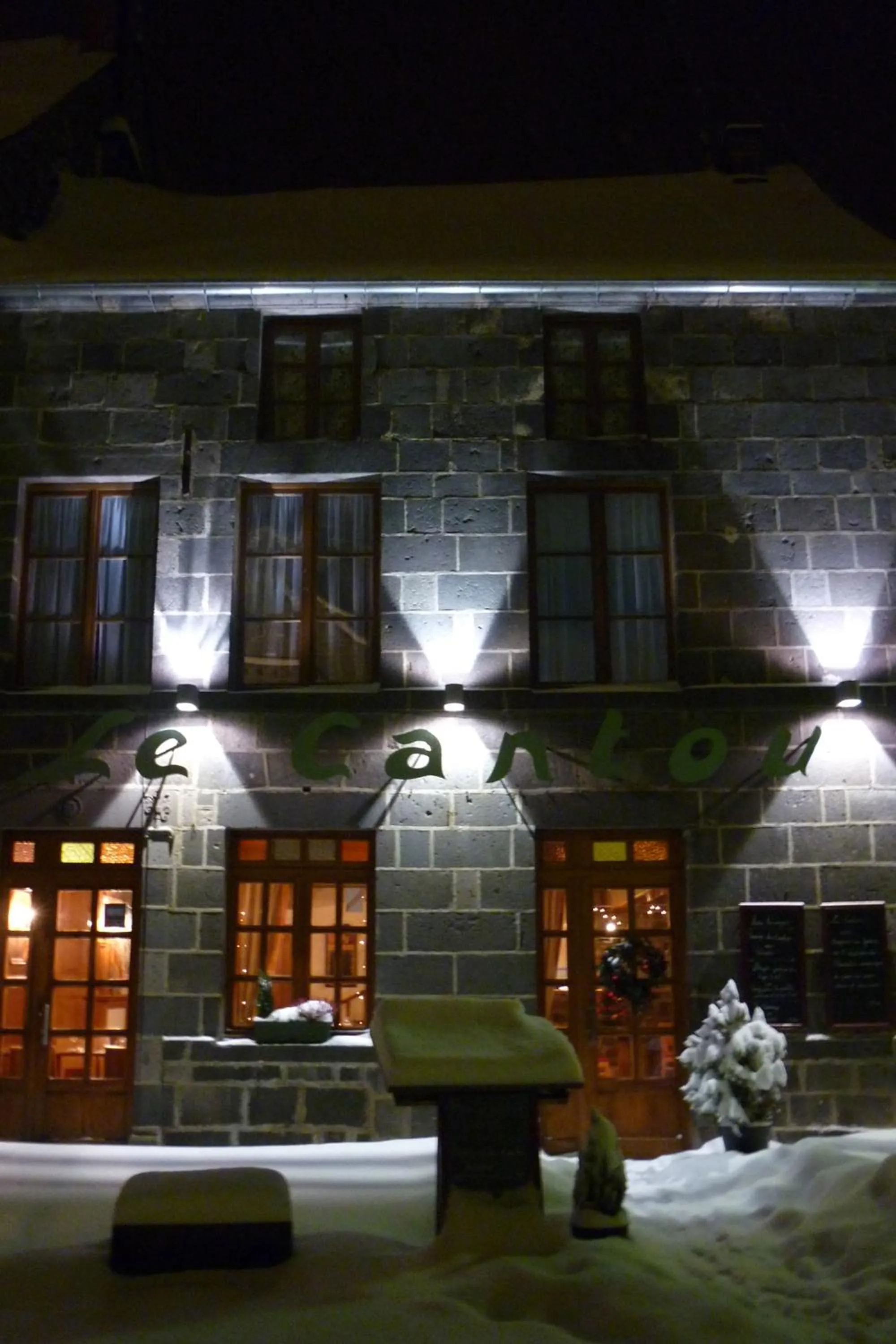 Facade/entrance in Auberge Le Cantou - Hôtel Roche