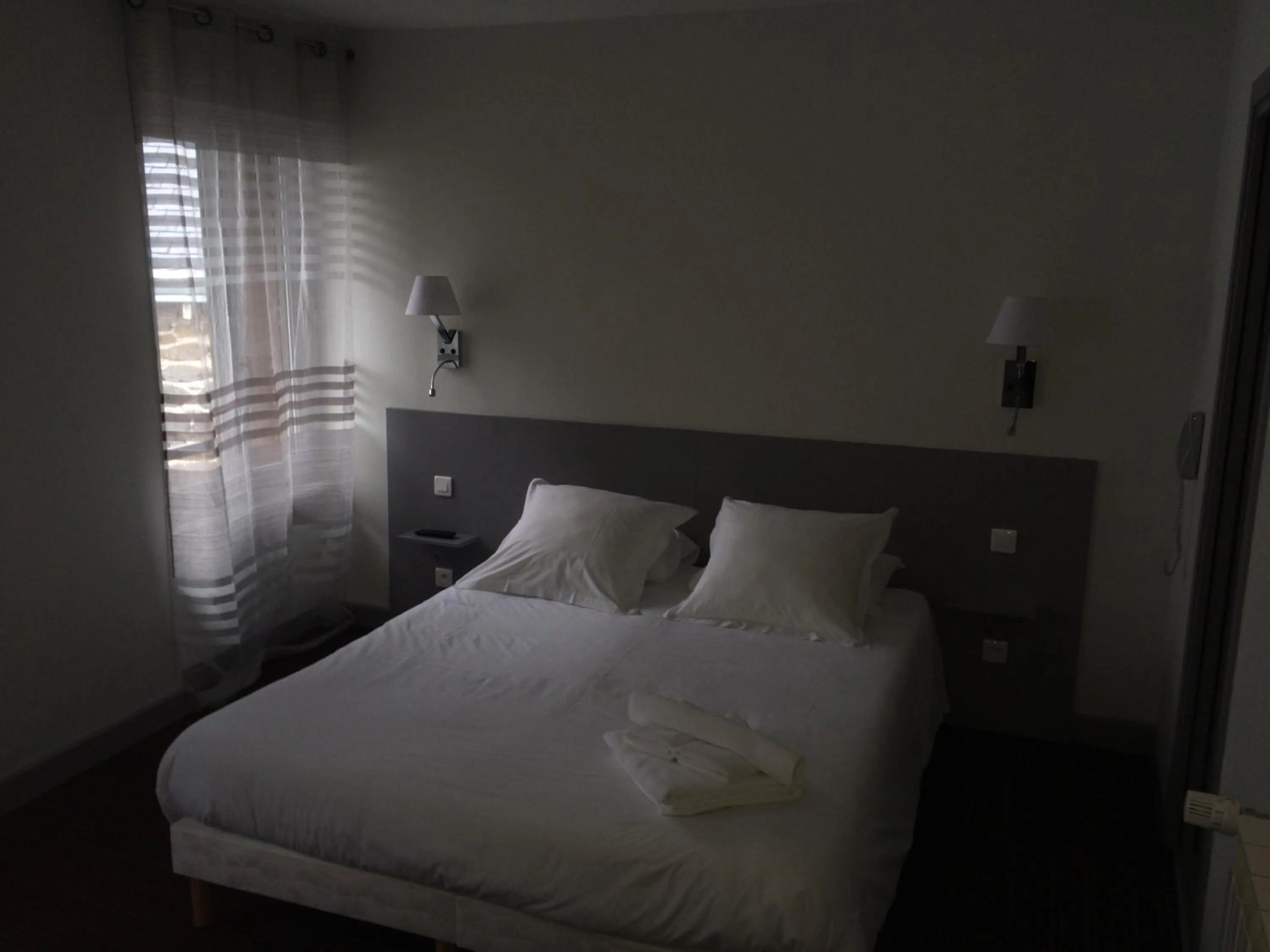 Bedroom, Bed in Auberge Le Cantou - Hôtel Roche