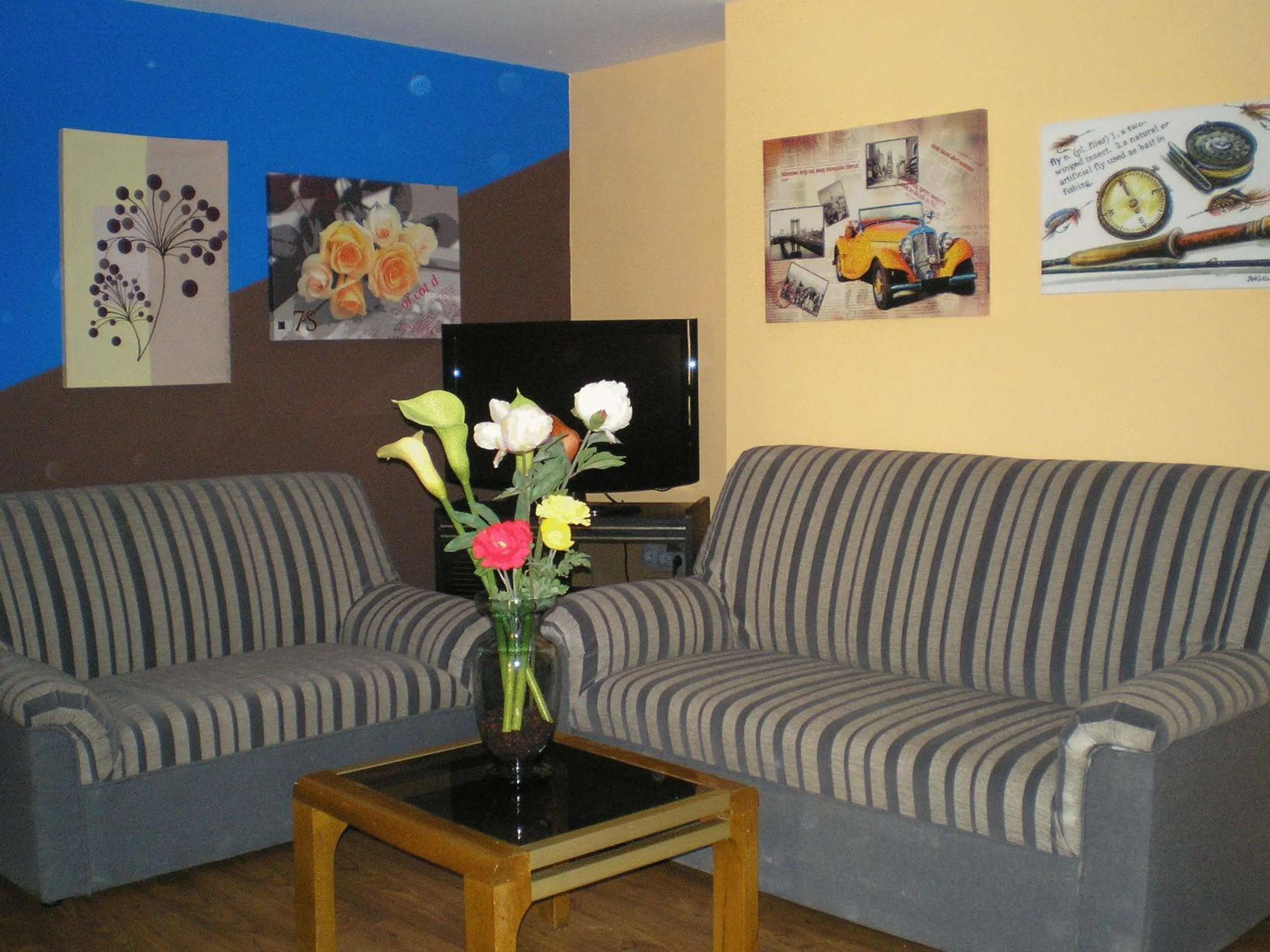 Photo of the whole room in Apartamentos Augusta Centro