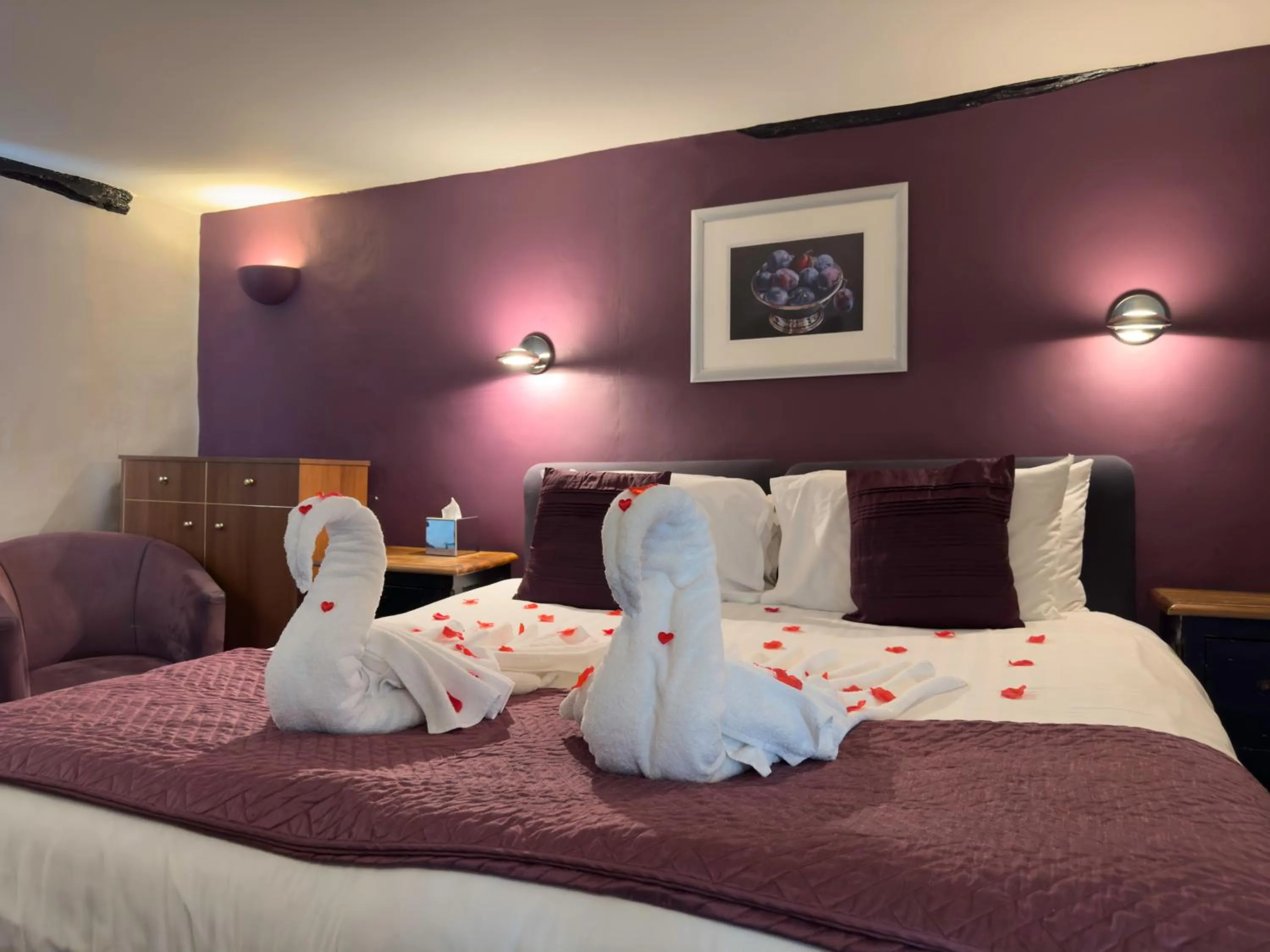 Bedroom, Bed in White Hart Hotel