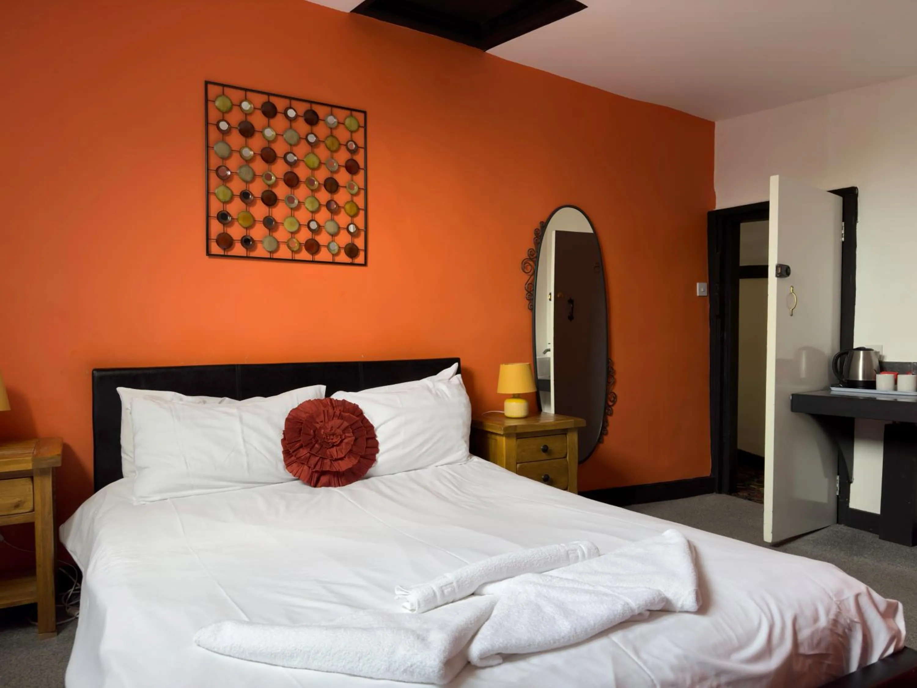 Bedroom, Bed in White Hart Hotel