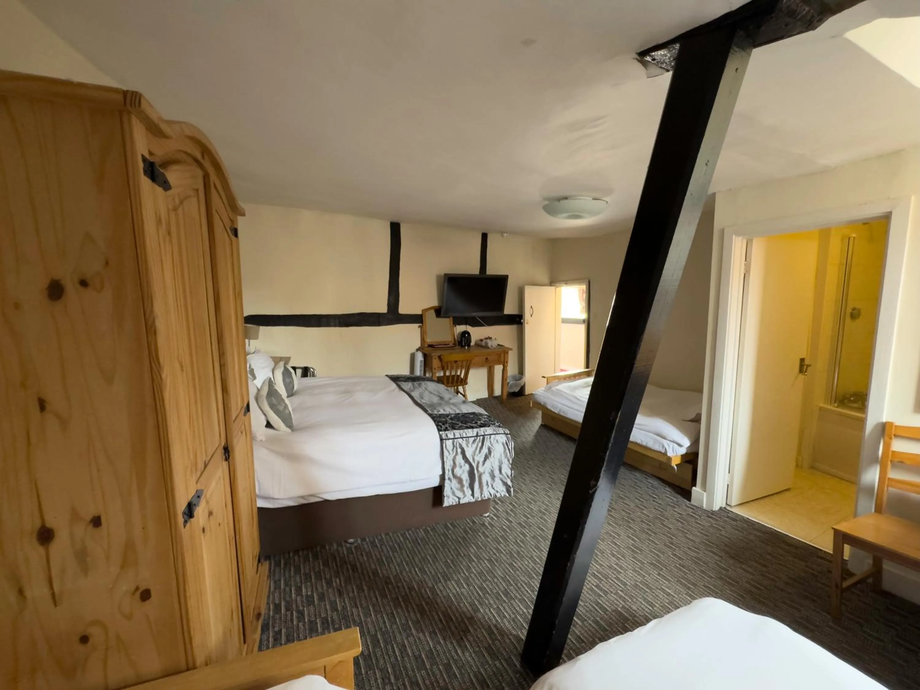 Bedroom, Bed in White Hart Hotel