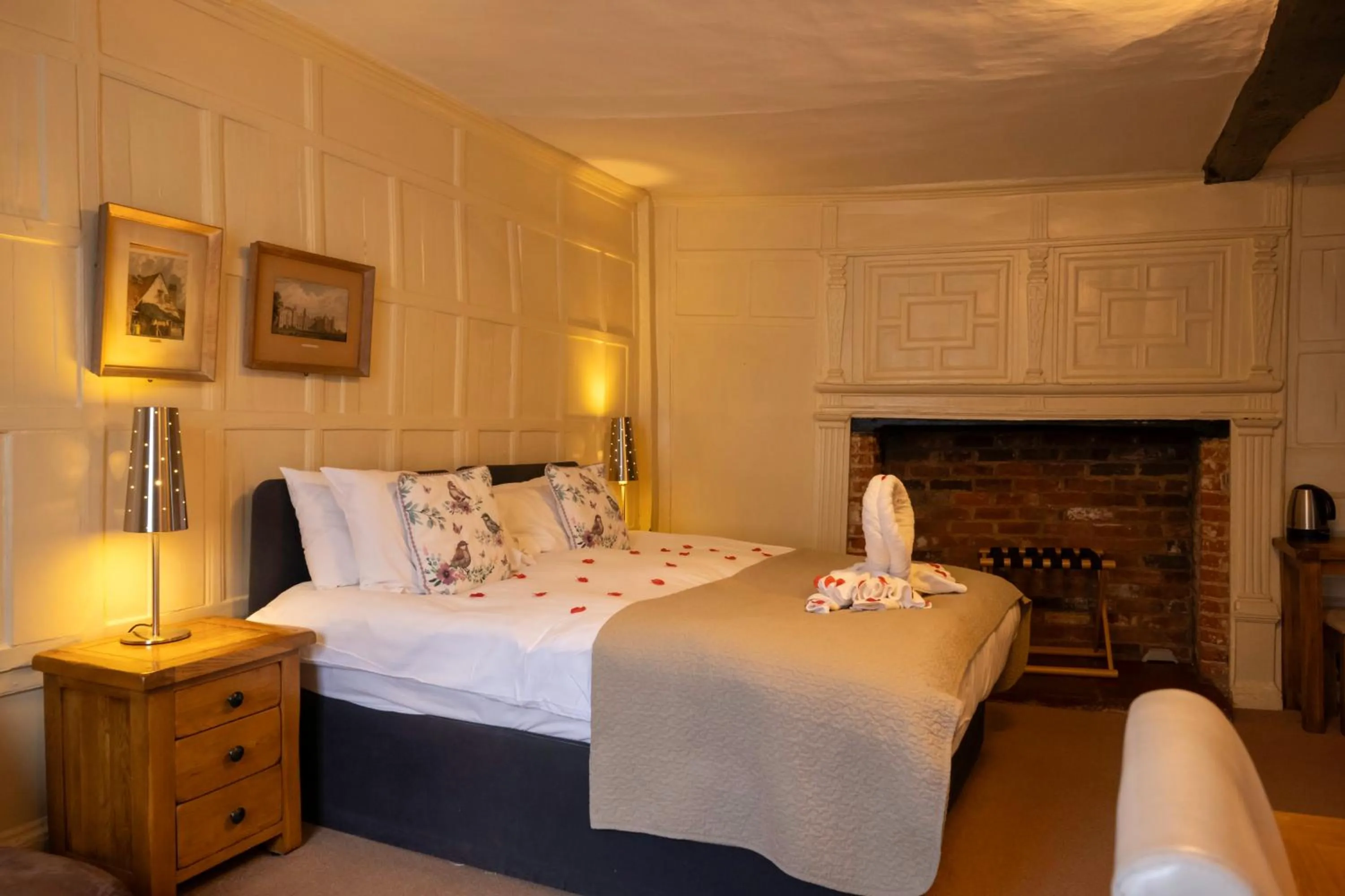 Bed in White Hart Hotel