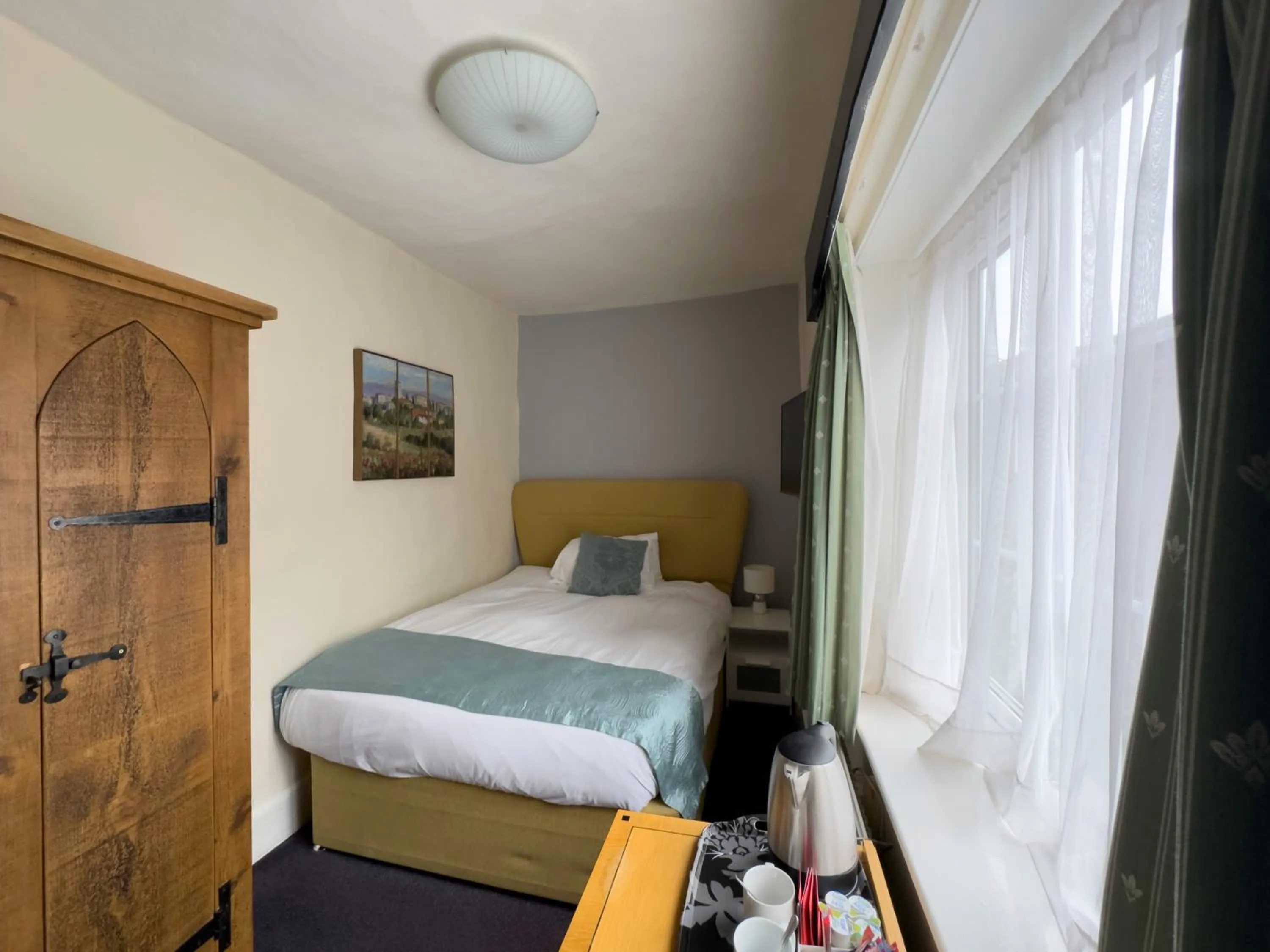 Bedroom, Bed in White Hart Hotel