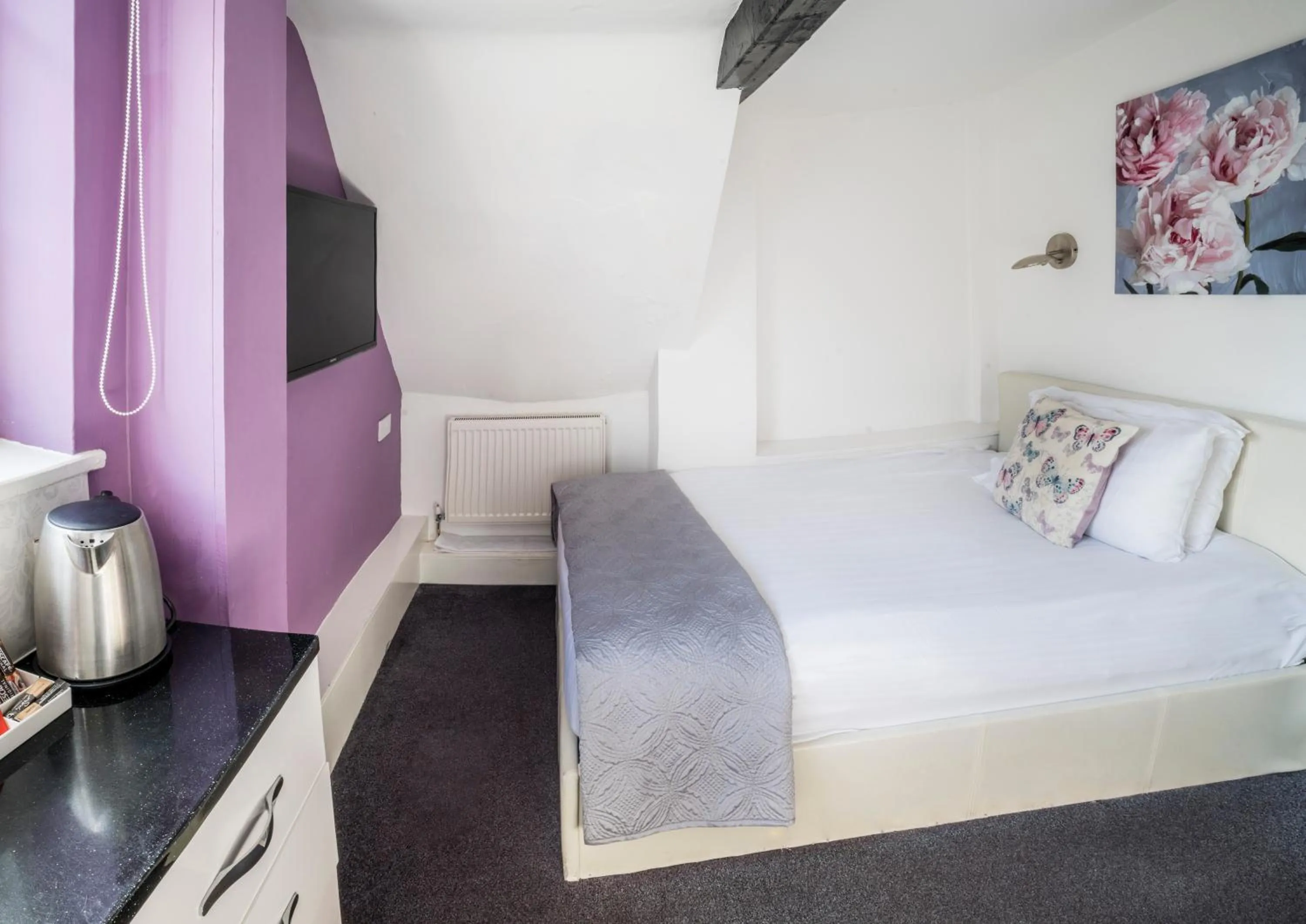 Bedroom, Bed in White Hart Hotel