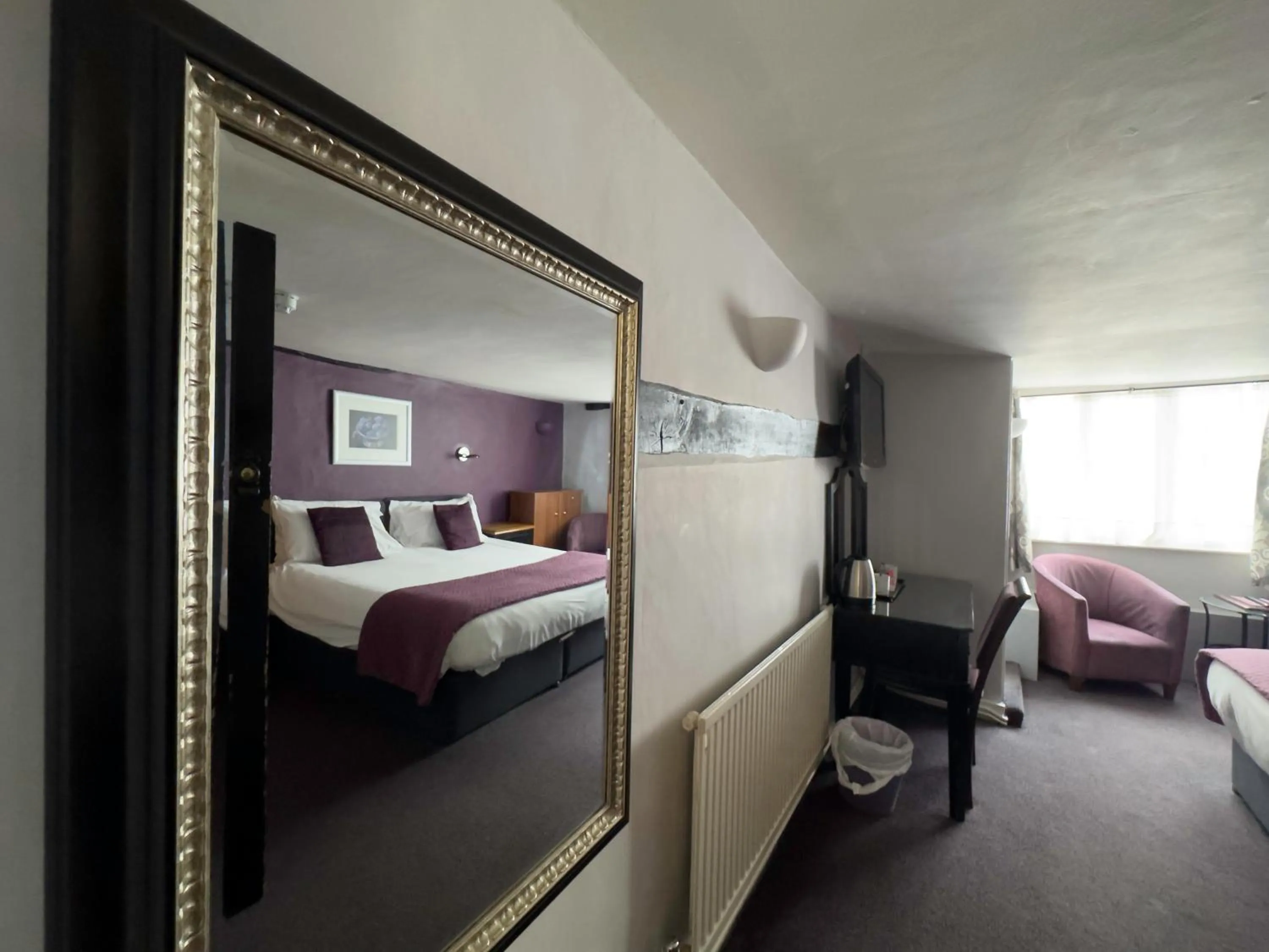 Bedroom, Bed in White Hart Hotel