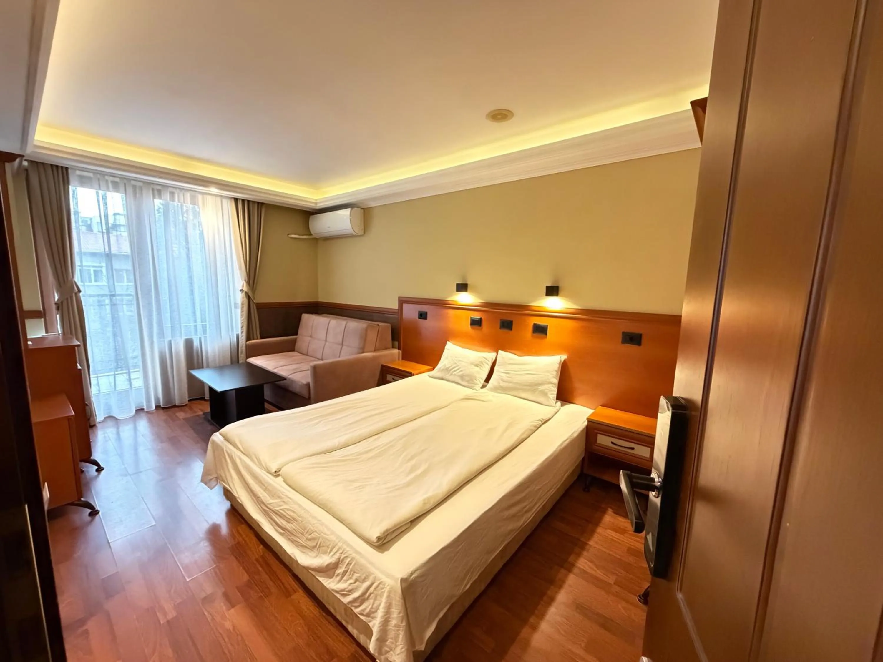 Bed in California Hotel