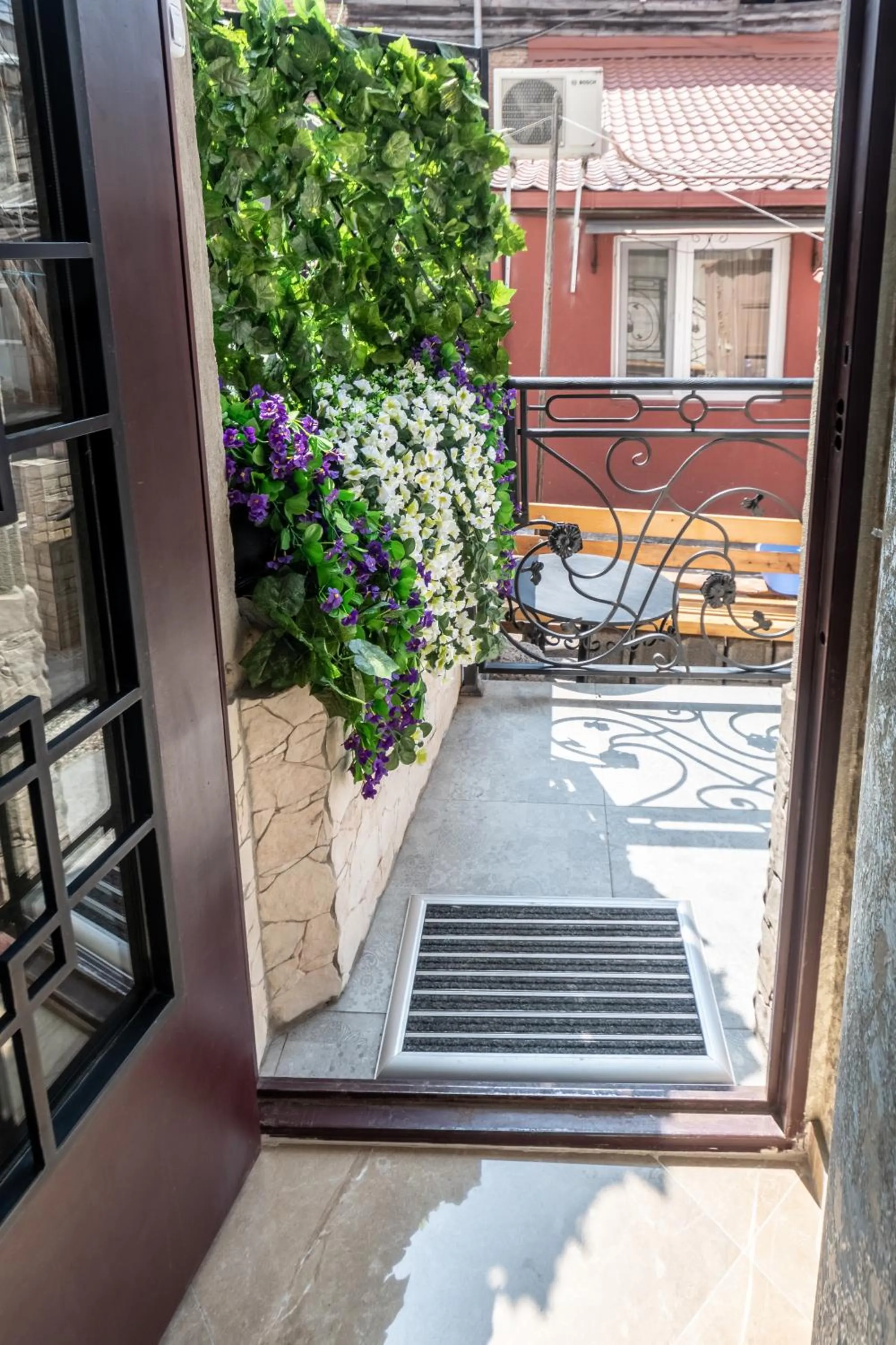 Facade/entrance in Q&B House