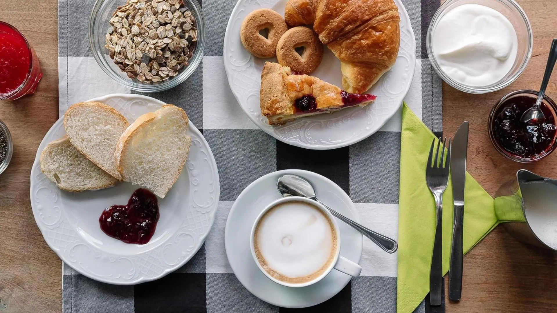 Buffet breakfast in Hotel Rendez Vous