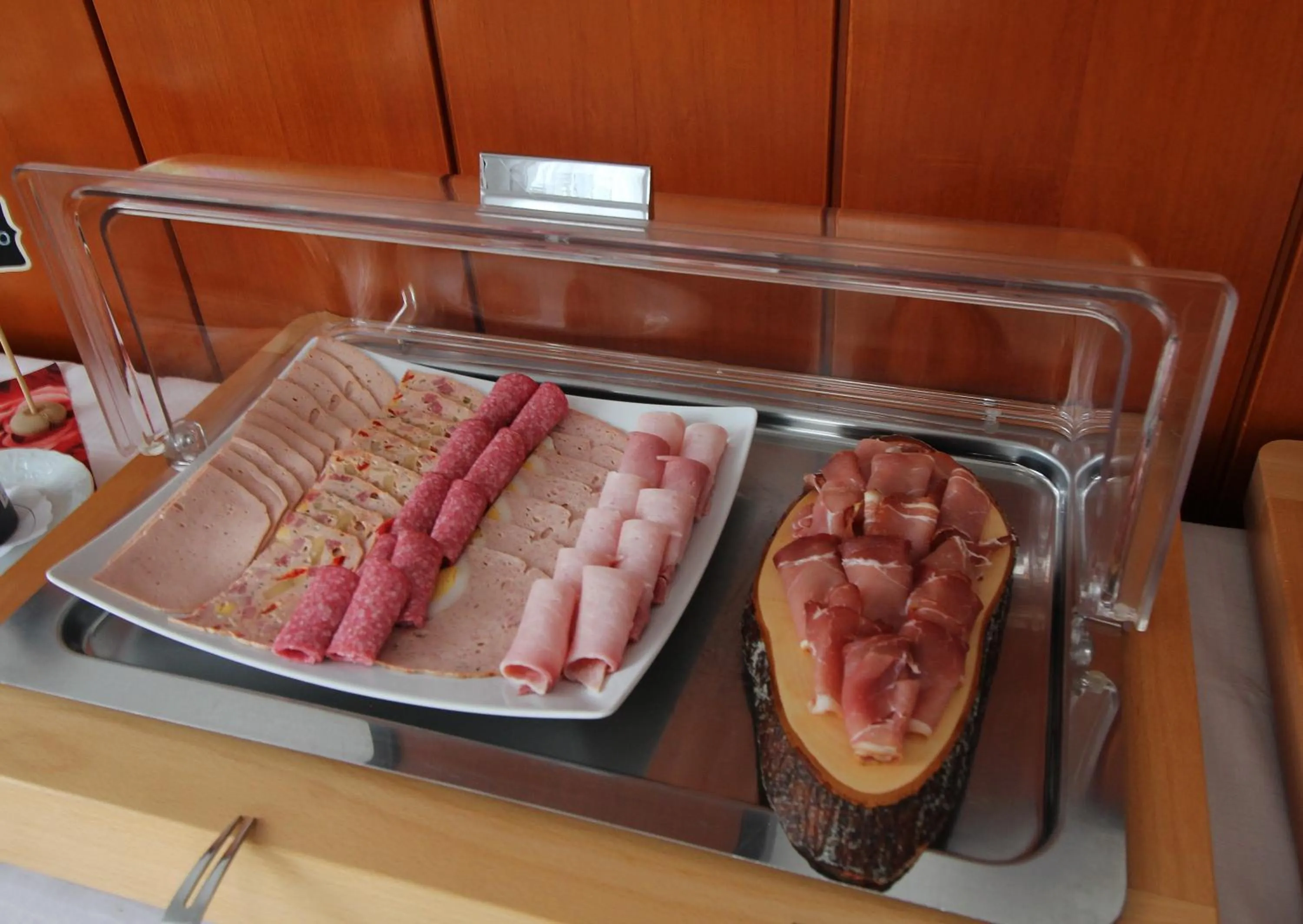 Buffet breakfast in Hotel & Restaurant am Rosenhügel