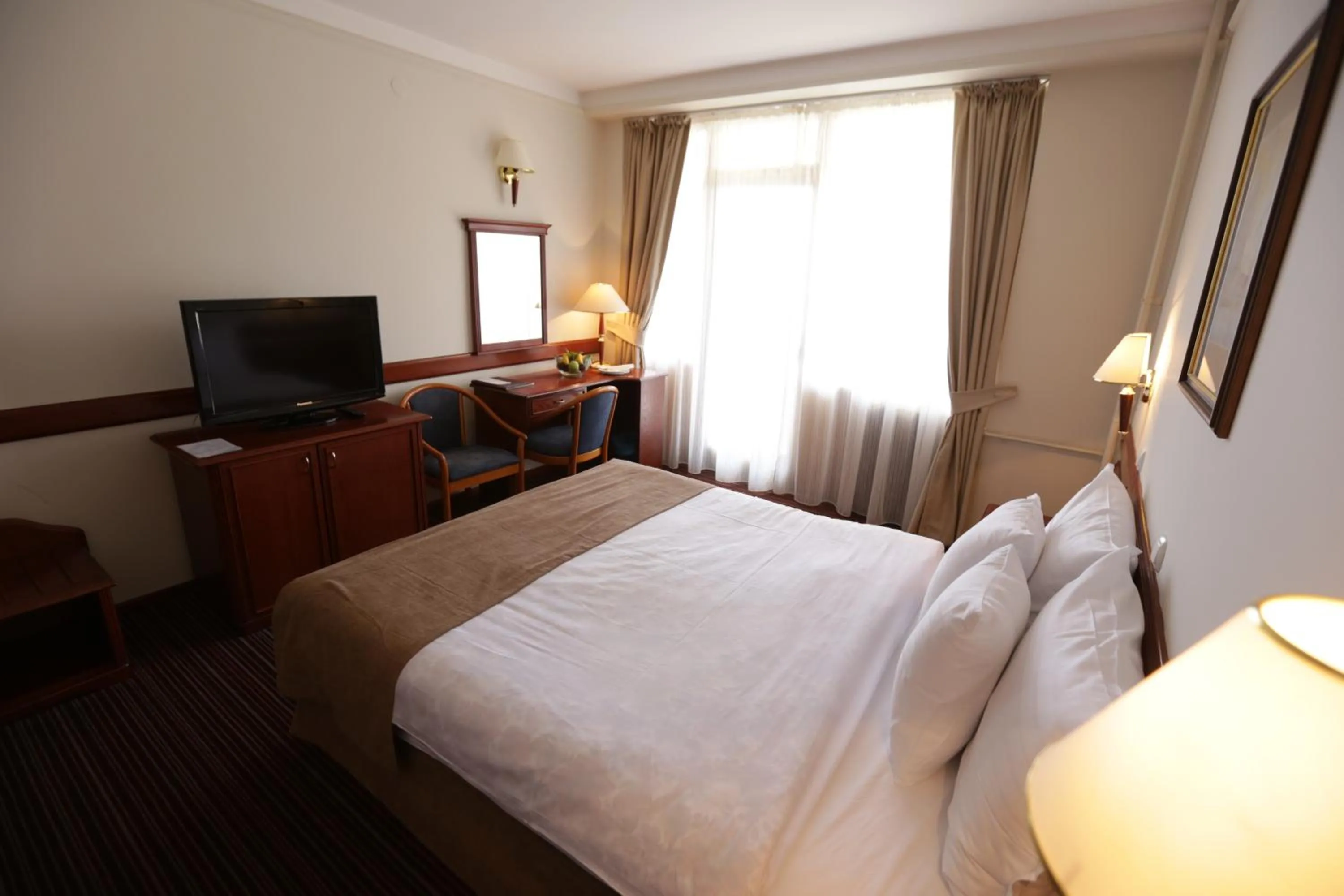 Bed in Hotel Metropol – Metropol Lake Resort