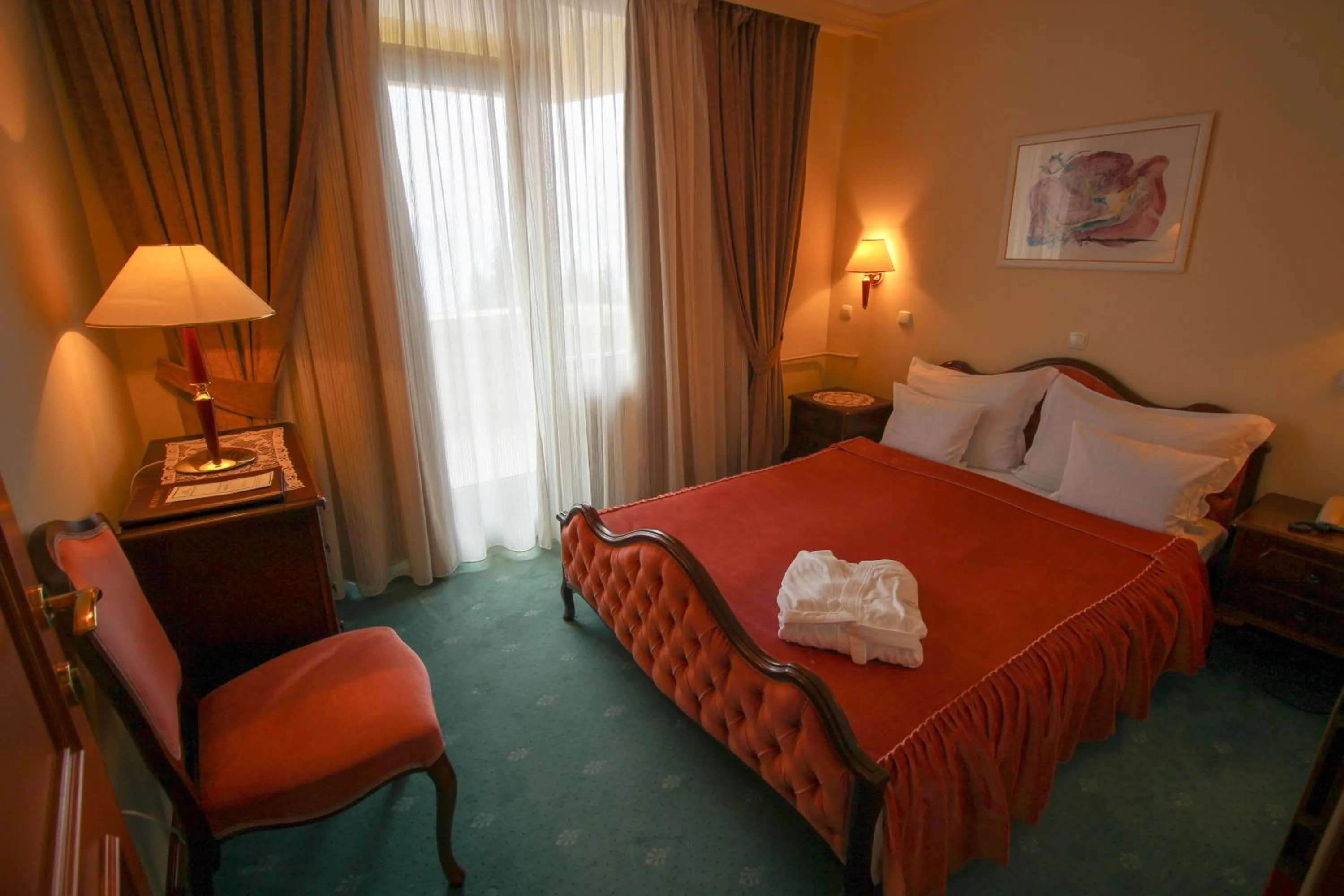 Bed in Hotel Metropol – Metropol Lake Resort