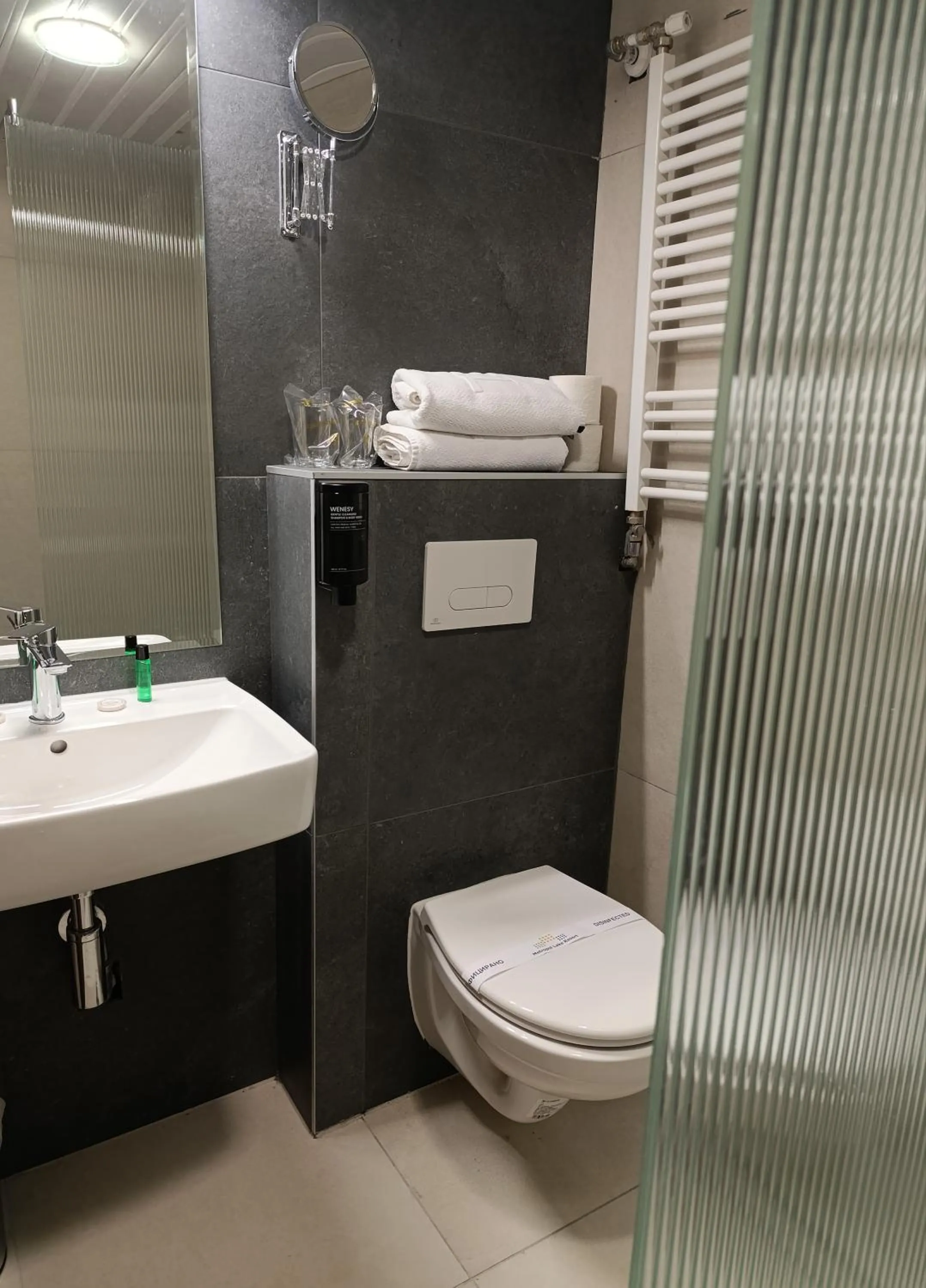 Bathroom in Hotel Metropol – Metropol Lake Resort