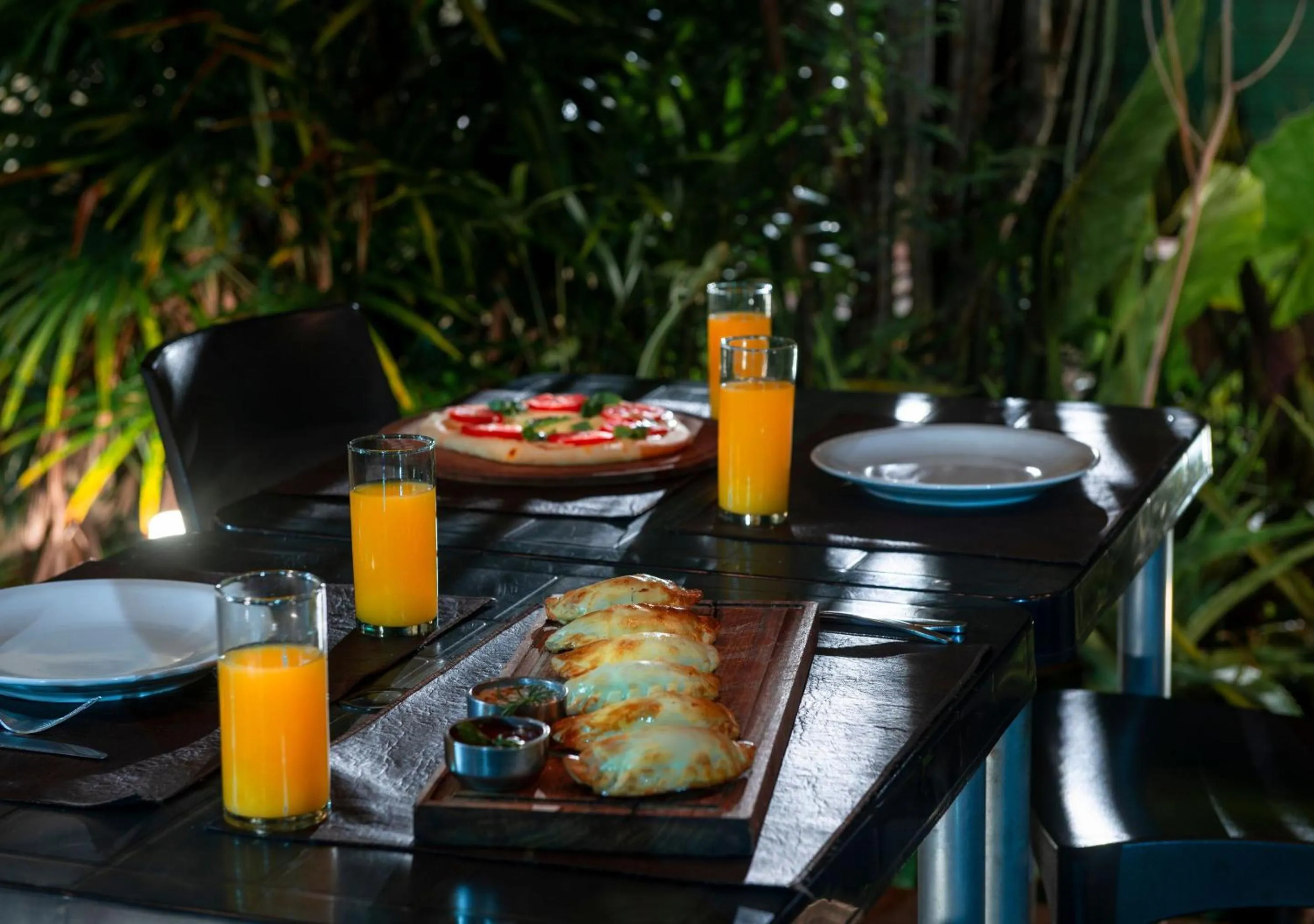 Food and drinks in INGA by DOT Suites