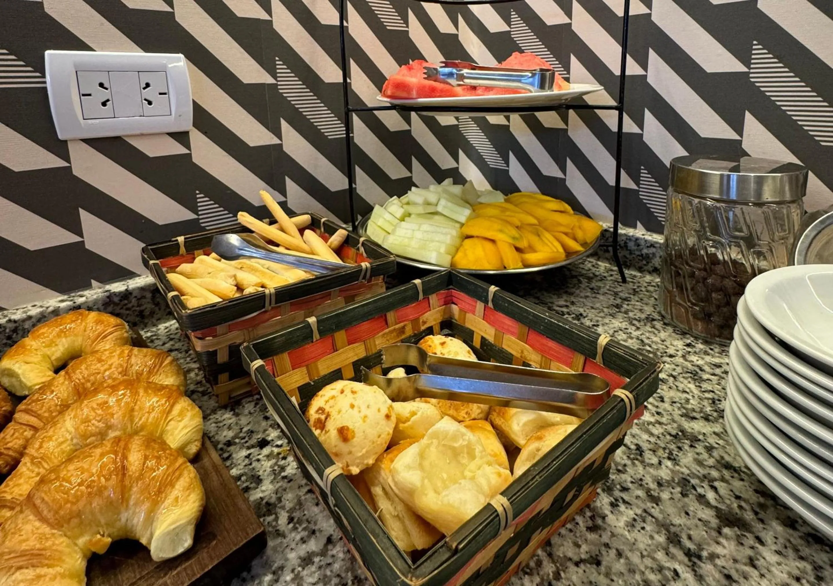 Food and drinks in INGA by DOT Suites