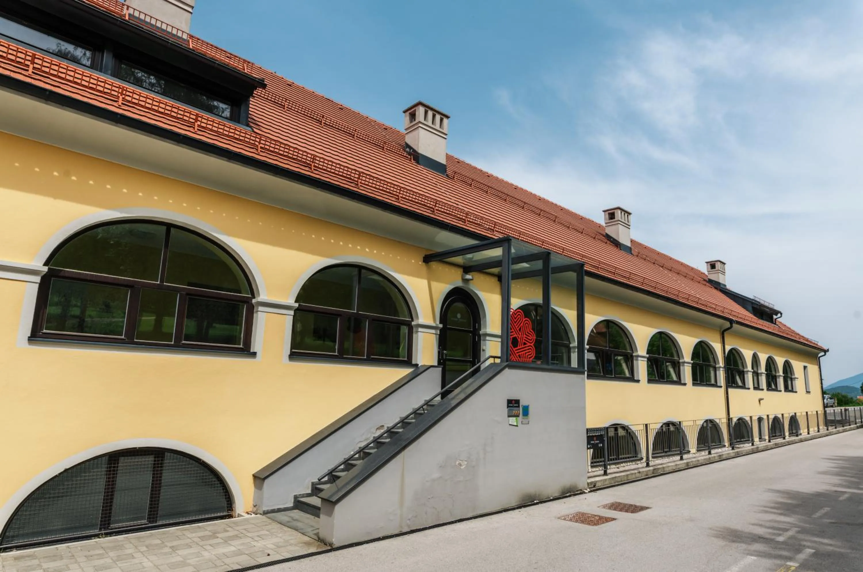 Property building in Dvorec Trebnik - SOBE