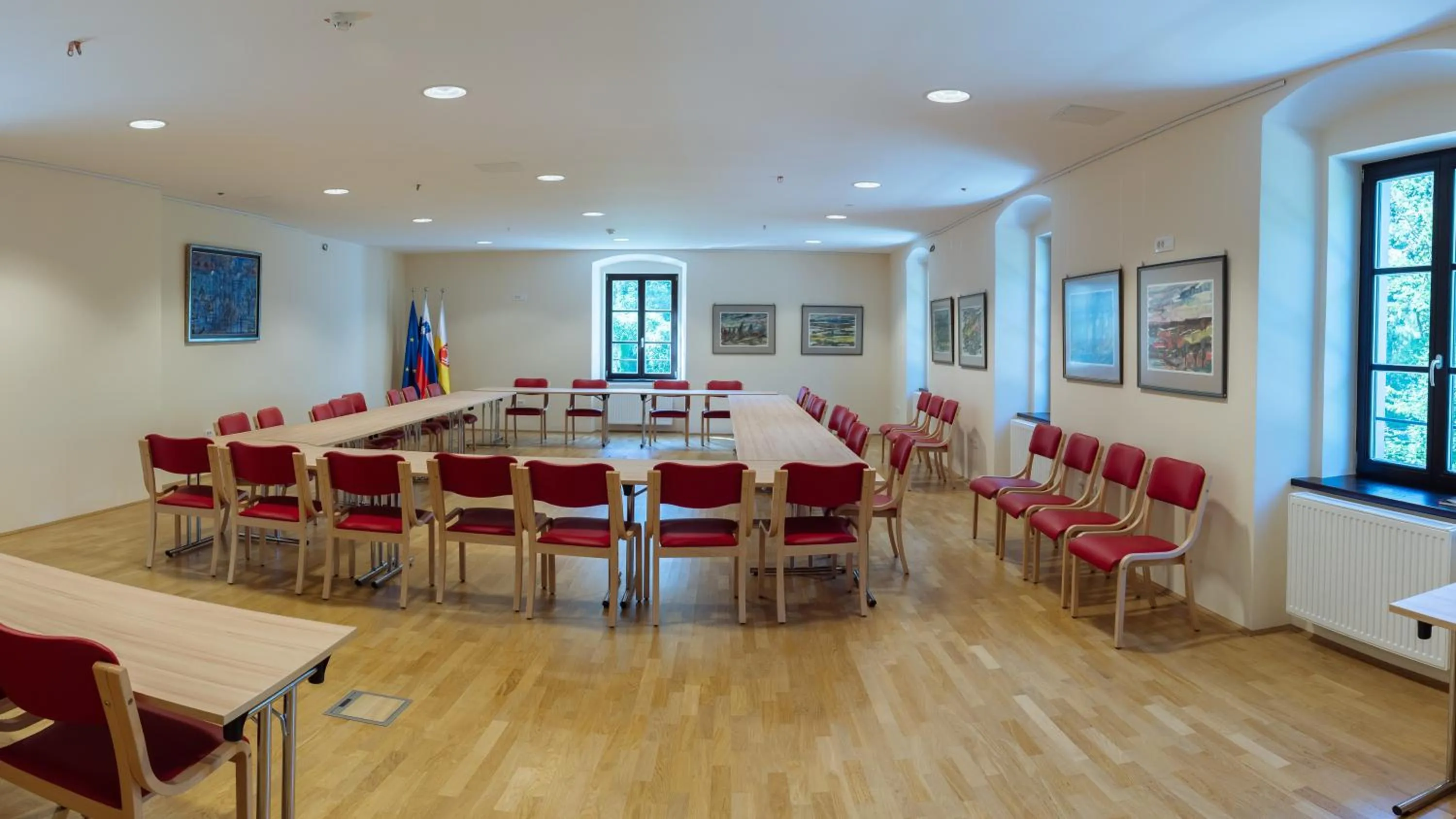 Business facilities in Dvorec Trebnik - SOBE