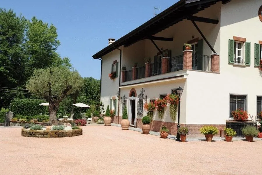 Property building in Villa Baroni