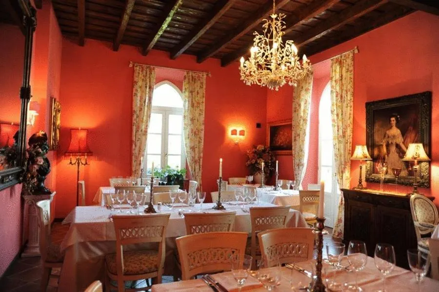 Restaurant/places to eat in Villa Baroni