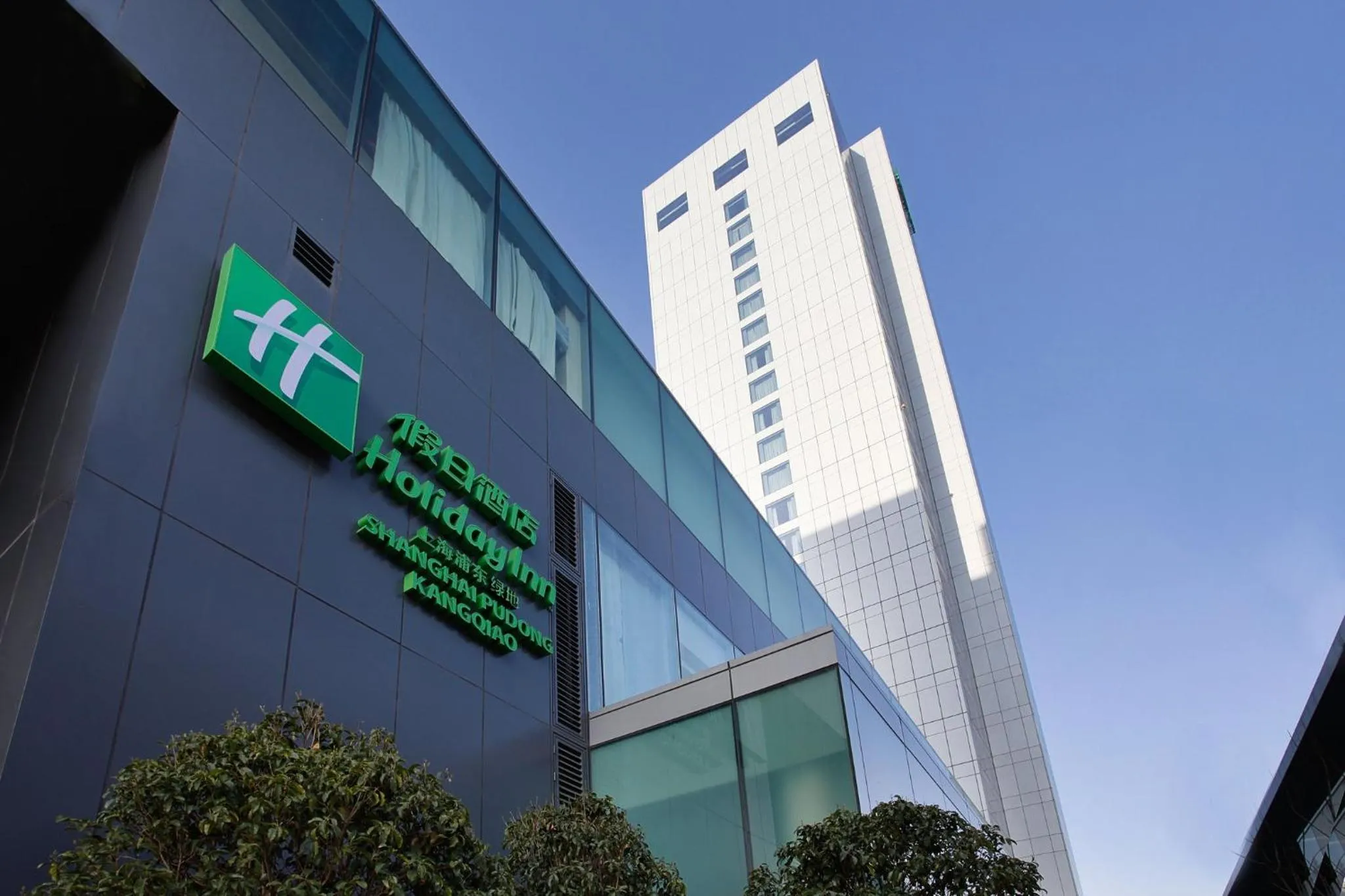Property building in Holiday Inn Shanghai Pudong Kangqiao by IHG - Free shuttle bus to Disney land, Ins Swimming Pool