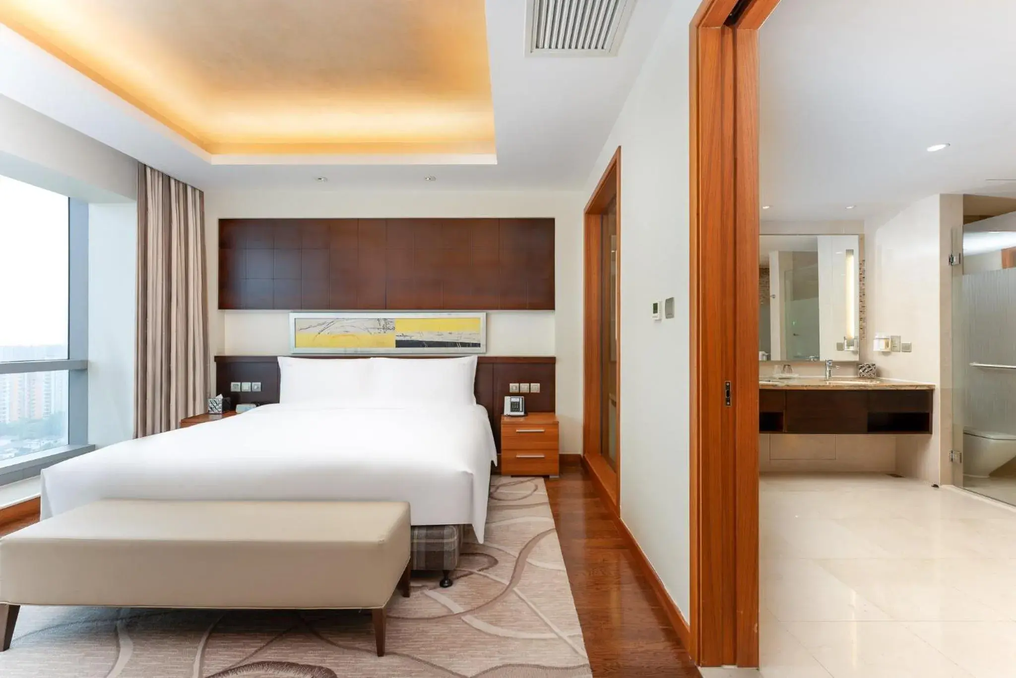 One-Bedroom Suite - Lounge Access in Holiday Inn Shanghai Pudong Kangqiao by IHG - Free shuttle bus to Disney land, Ins Swimming Pool One-Bedroom Suite - Lounge Access in Holiday Inn Shanghai Pudong Kangqiao by IHG - Free shuttle bus to Disney land, Ins Swimming Pool