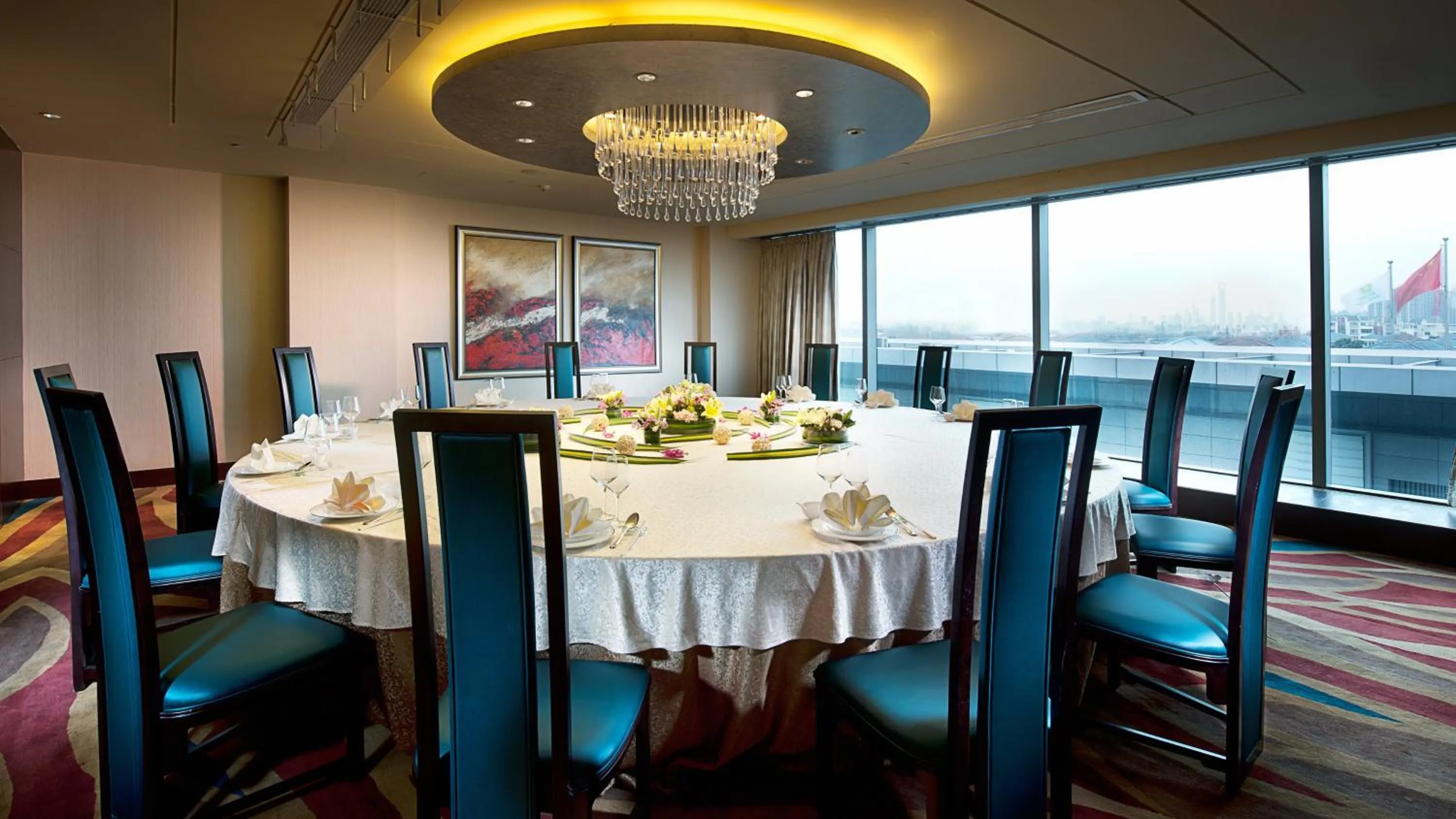 Restaurant/places to eat in Holiday Inn Shanghai Pudong Kangqiao by IHG - Free shuttle bus to Disney land, Ins Swimming Pool