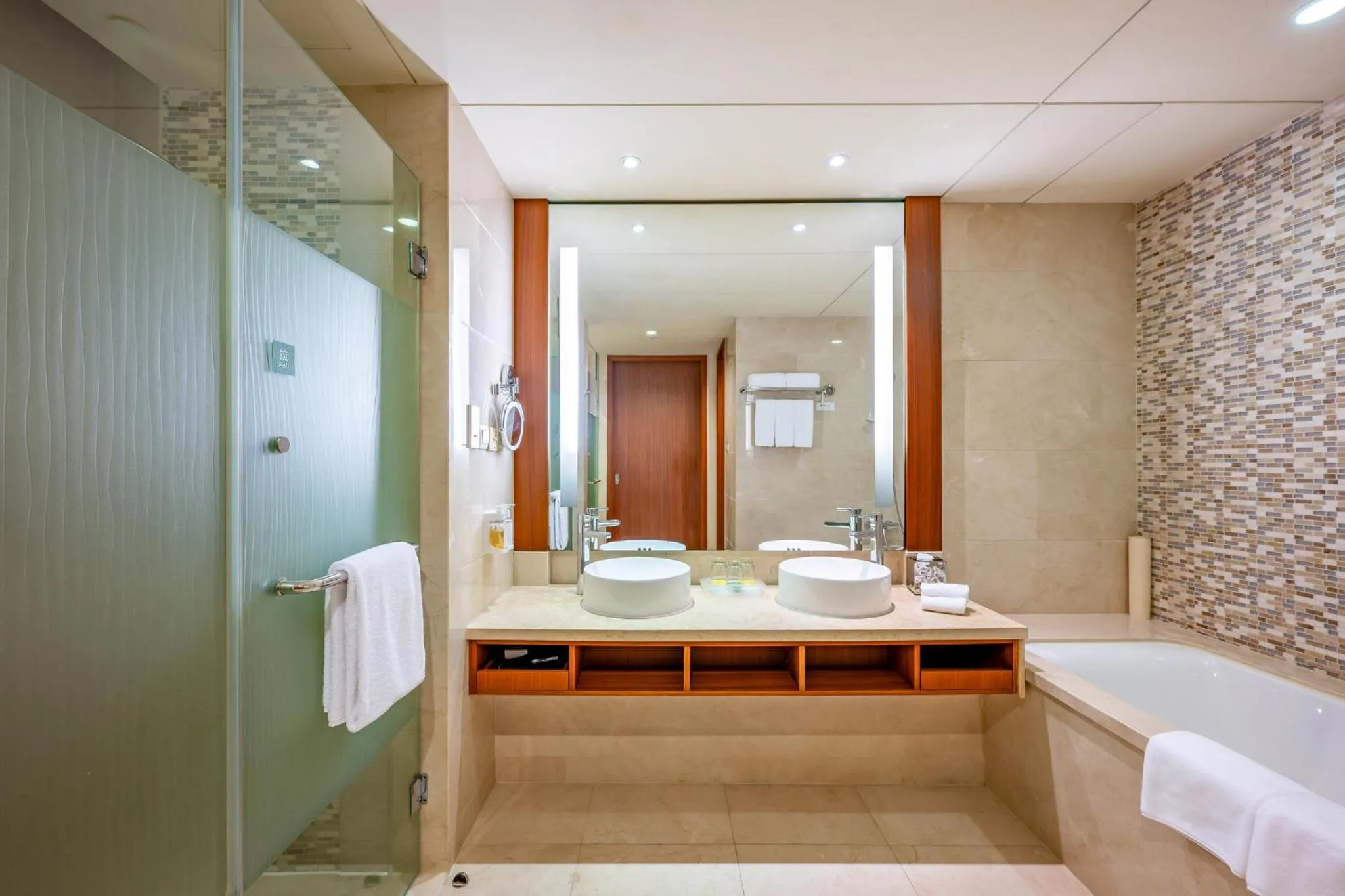 Photo of the whole room in Holiday Inn Shanghai Pudong Kangqiao by IHG - Free shuttle bus to Disney land, Ins Swimming Pool