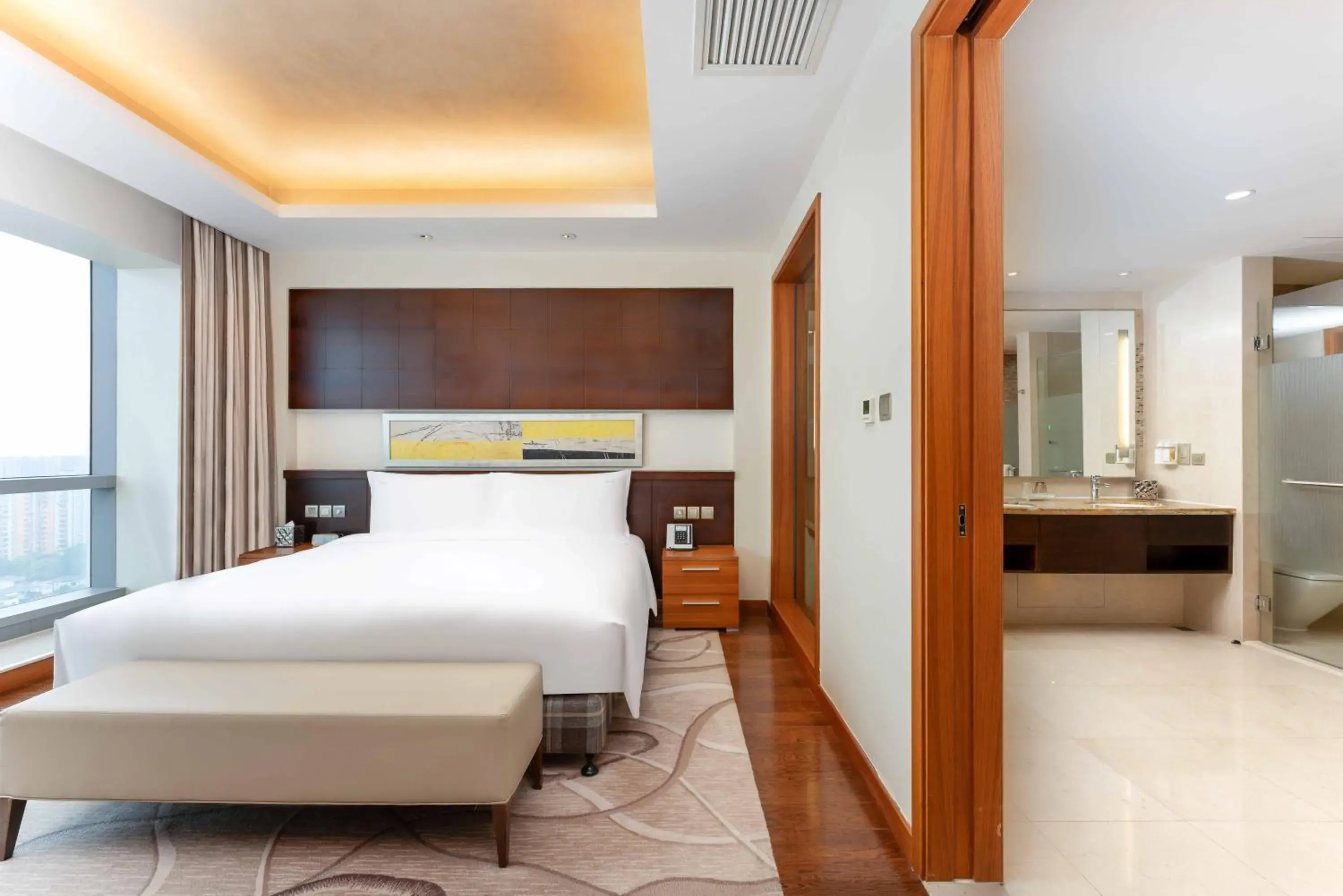 1 King One-Bedroom Suite Club Floor in Holiday Inn Shanghai Pudong Kangqiao by IHG - Free shuttle bus to Disney land, Ins Swimming Pool 1 King One-Bedroom Suite Club Floor in Holiday Inn Shanghai Pudong Kangqiao by IHG - Free shuttle bus to Disney land, Ins Swimming Pool