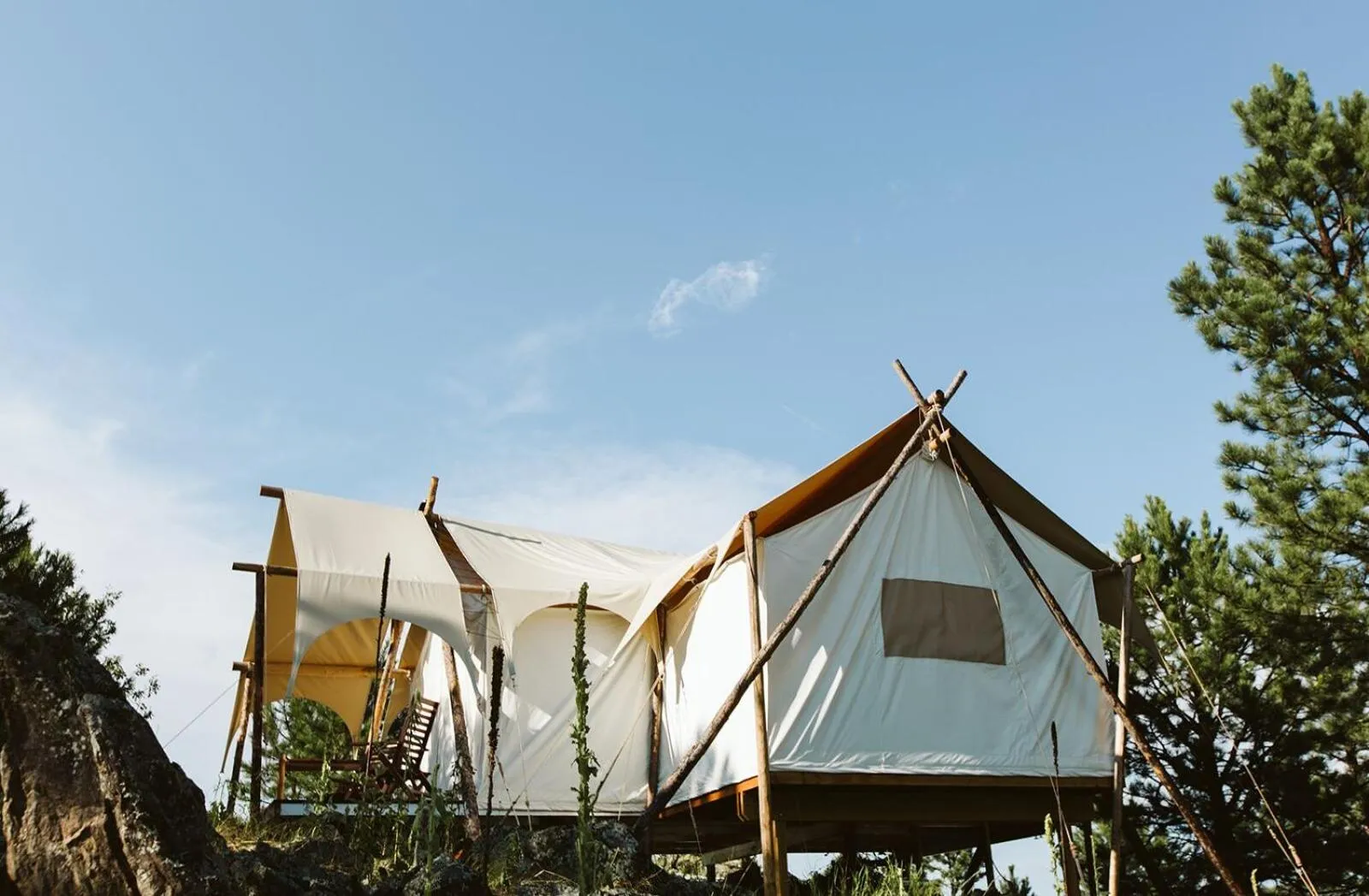 Photo of the whole room in Under Canvas Mount Rushmore