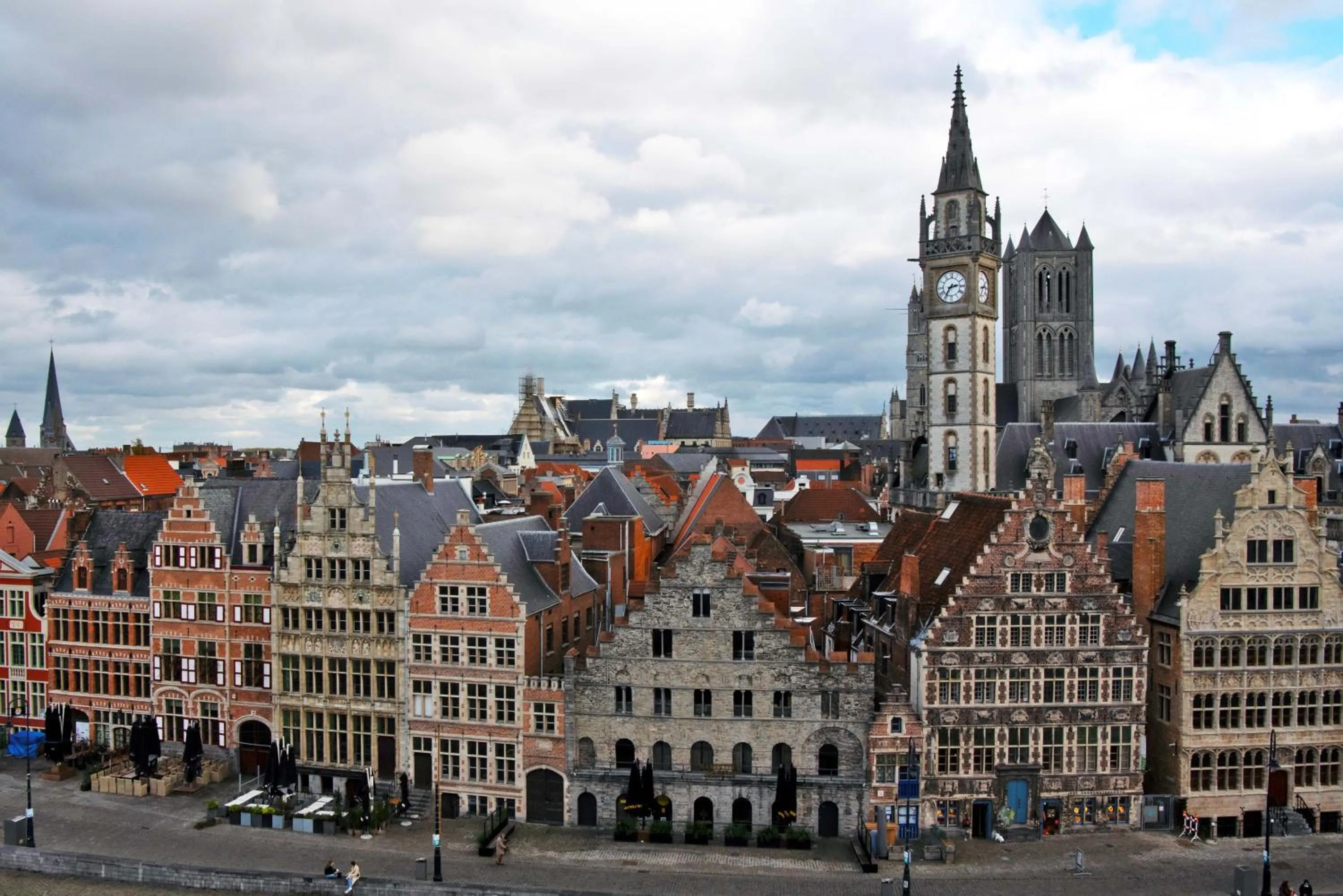 Neighbourhood in Rooms With A View