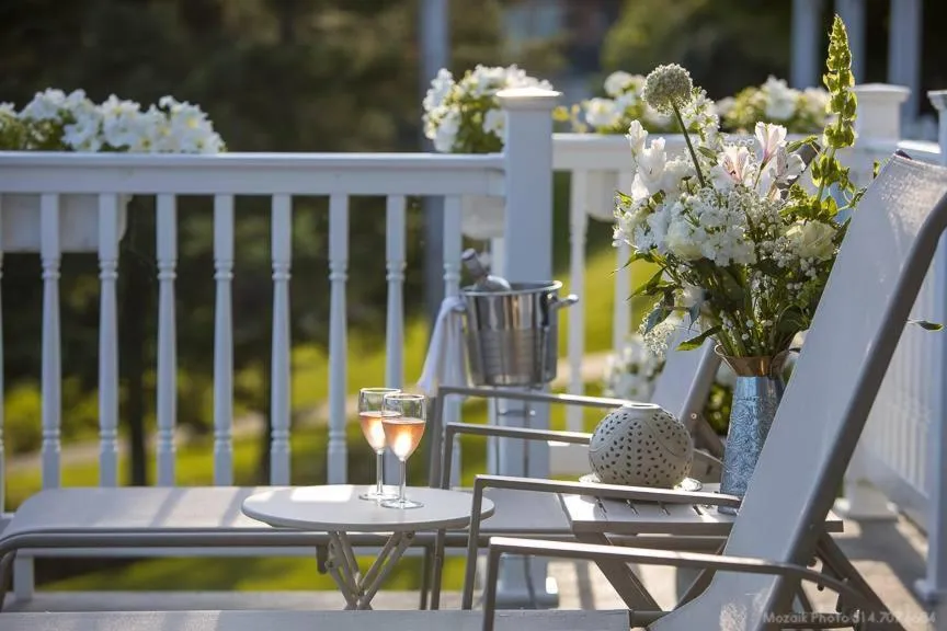 Balcony/Terrace in La Maison Bleue du Lac Wallace