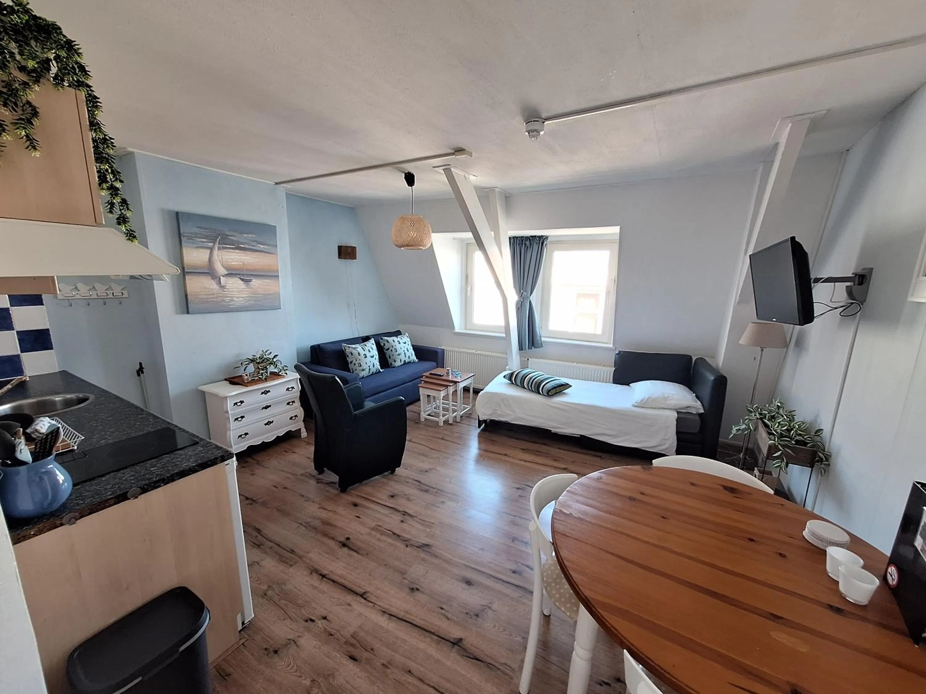 Living room, Bed in Appartementen Zandvoort