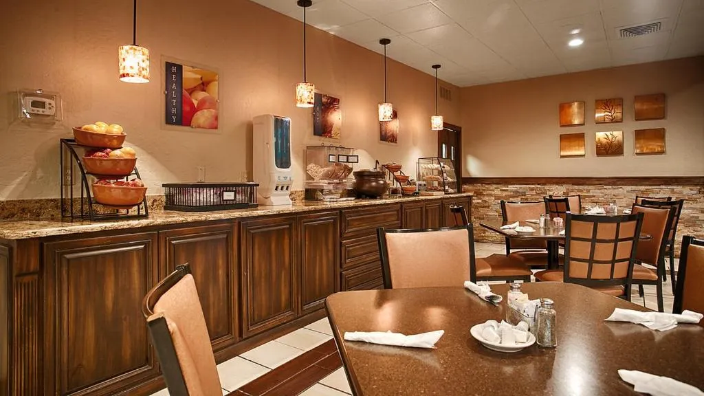 Restaurant/places to eat in Stevens Inn a Howard Johnson by Wyndham