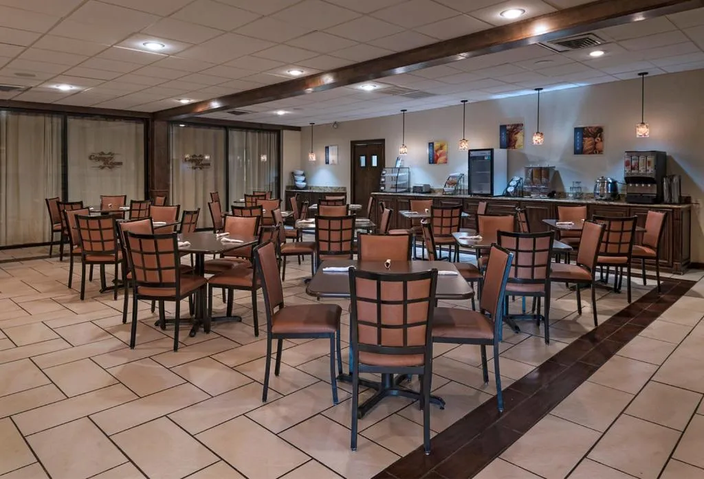 Restaurant/places to eat in Stevens Inn a Howard Johnson by Wyndham