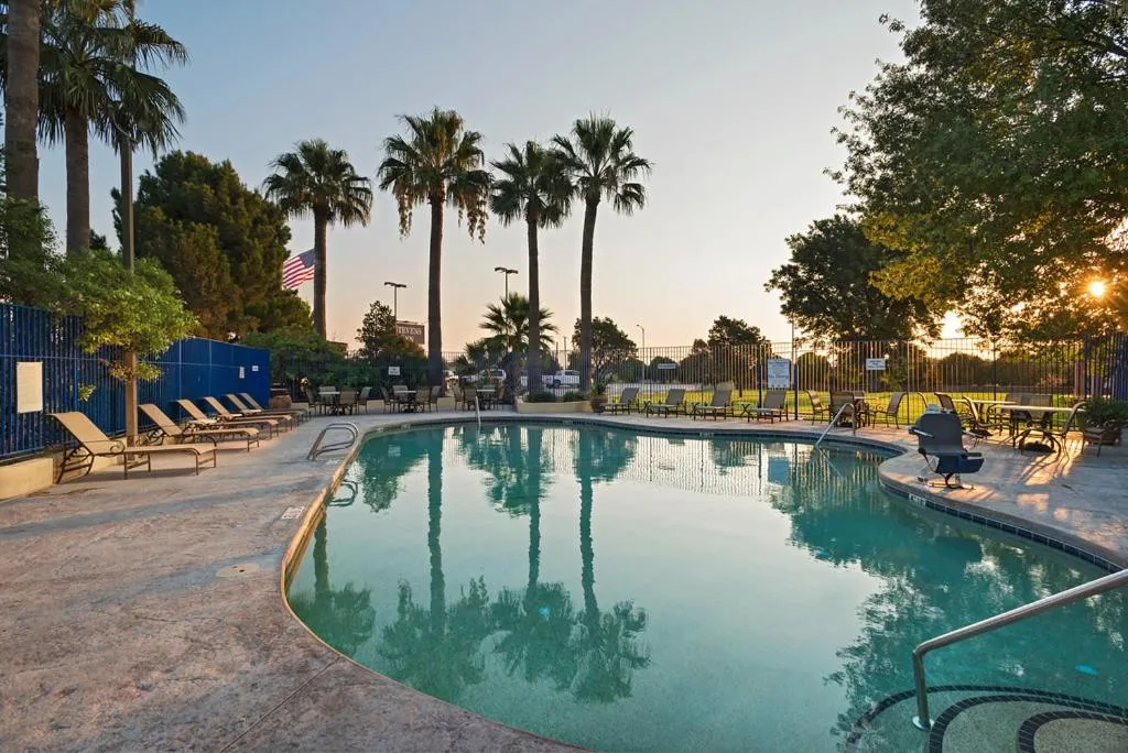 Swimming pool in Stevens Inn a Howard Johnson by Wyndham