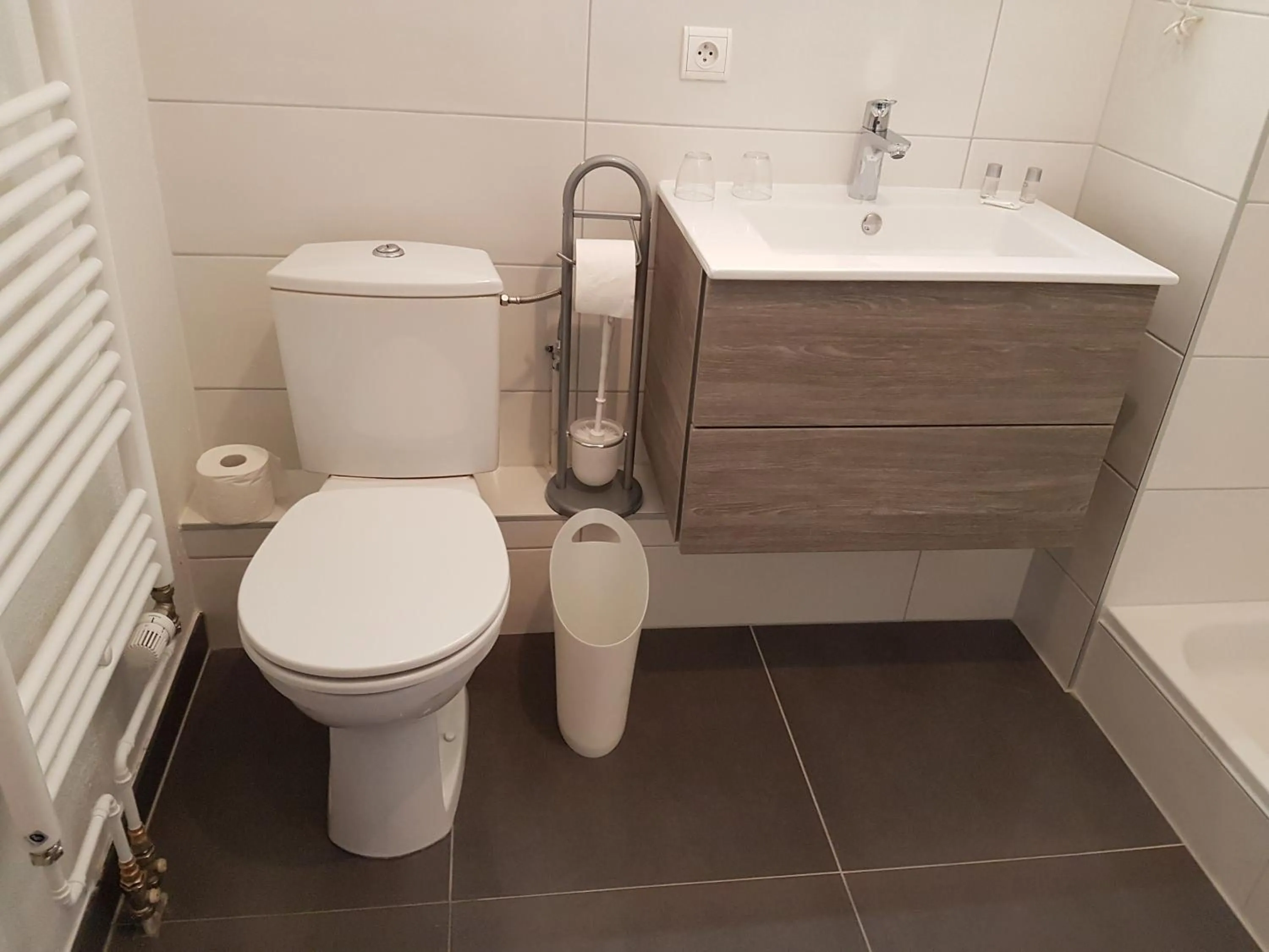 Toilet in Hôtel Des Bois