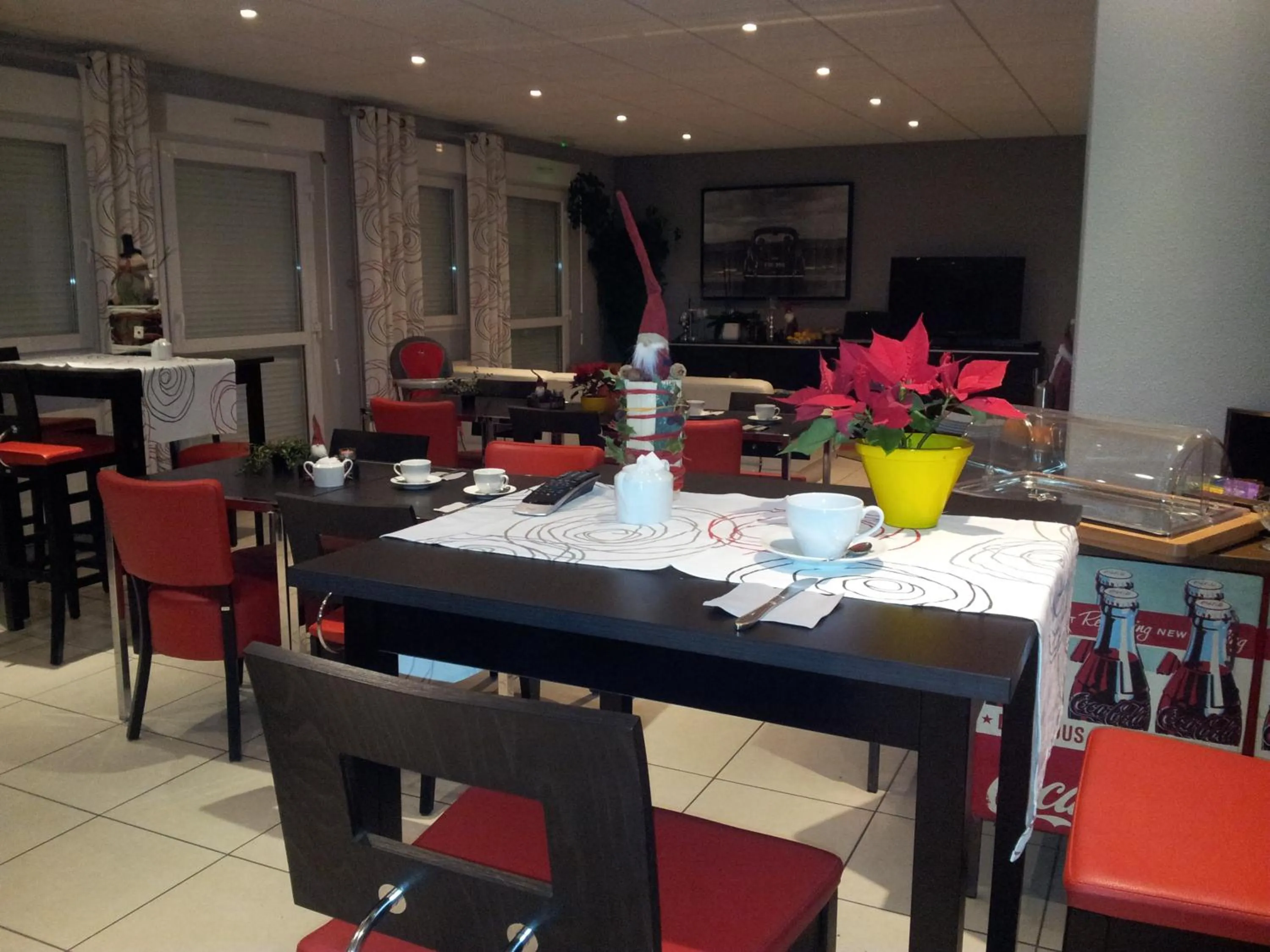 Restaurant/places to eat in Hôtel Des Bois