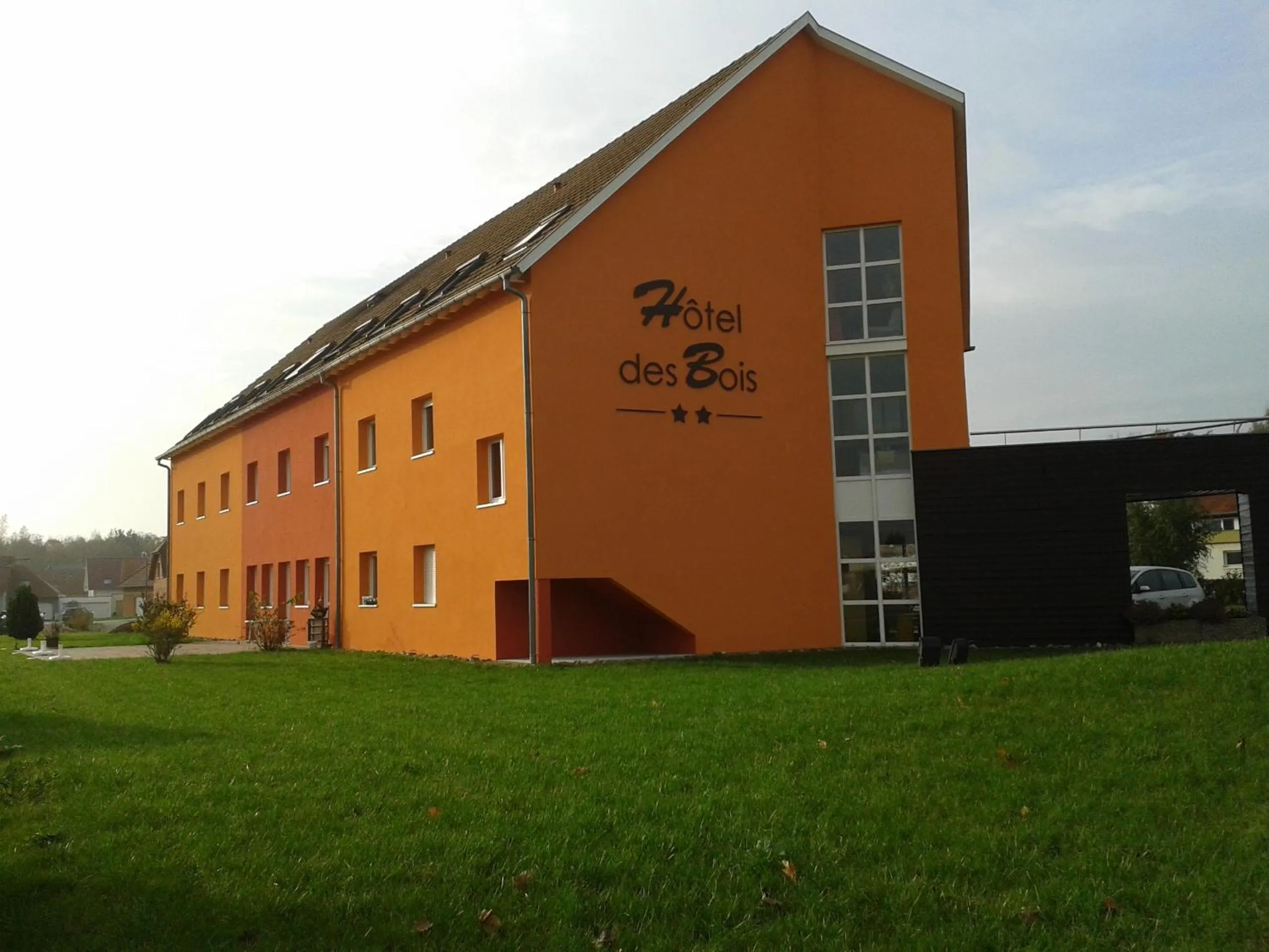 Facade/entrance in Hôtel Des Bois