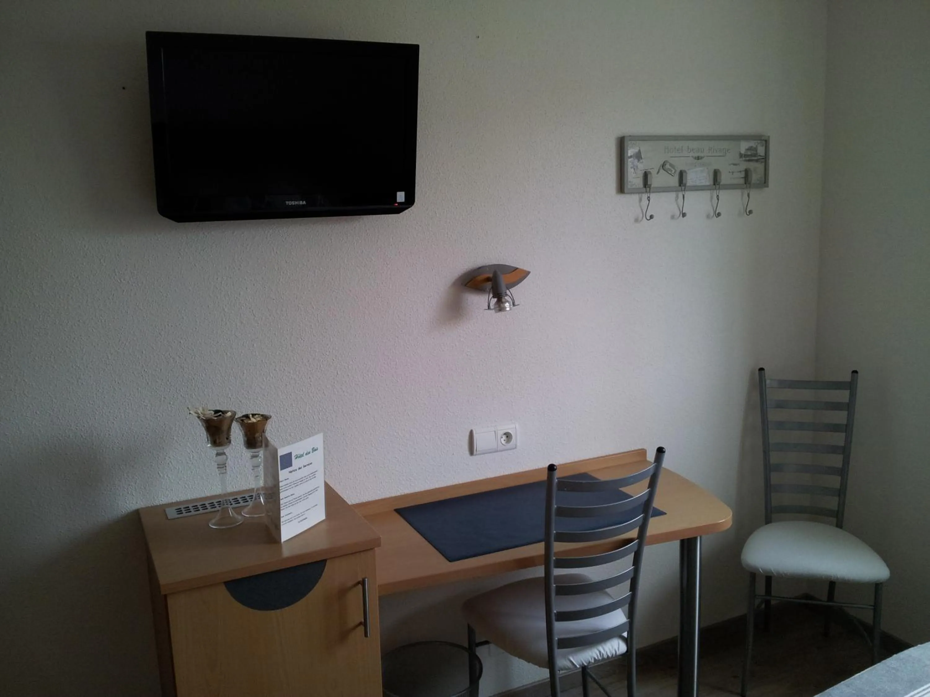 TV and multimedia in Hôtel Des Bois