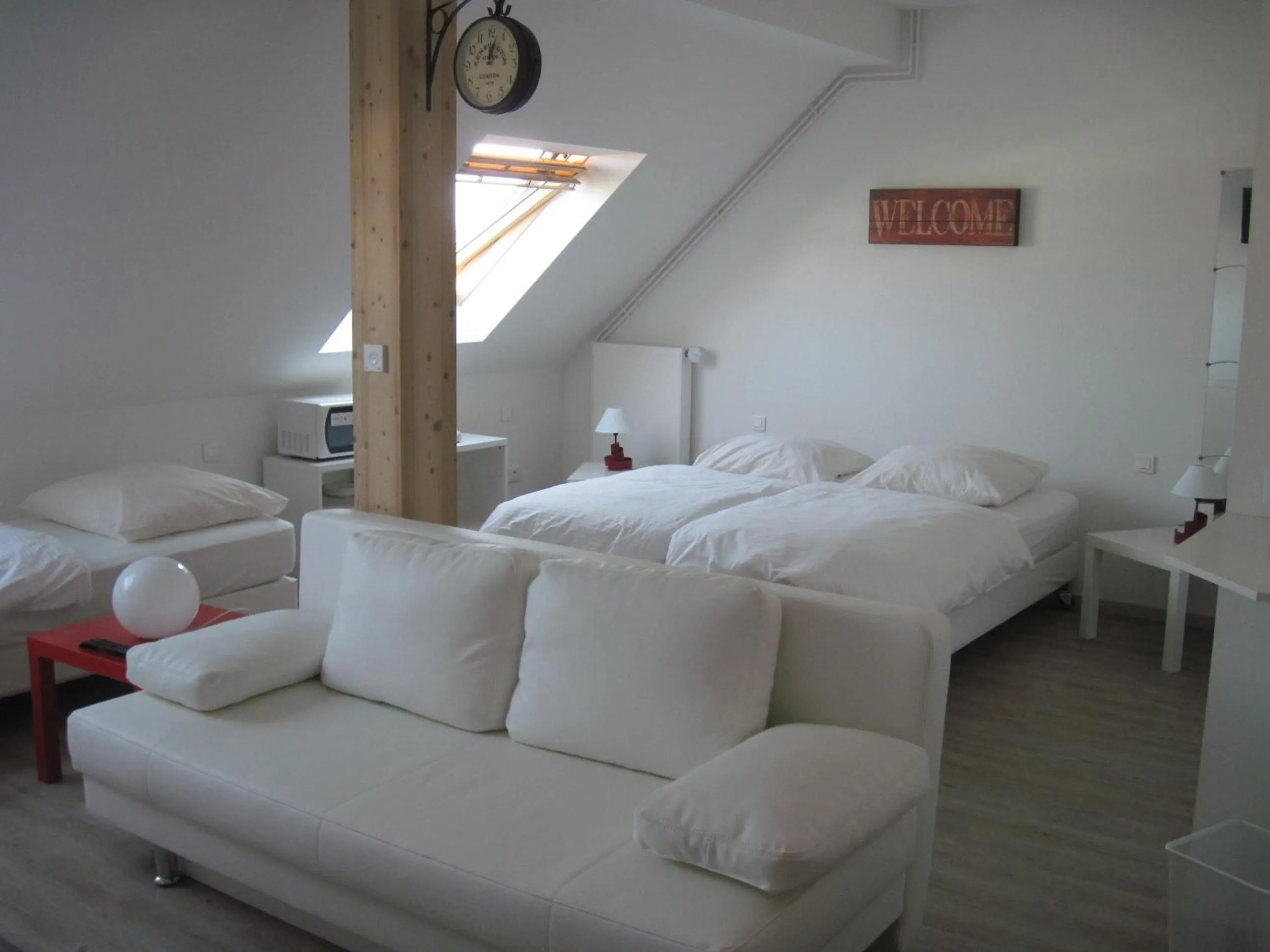 Photo of the whole room, Bed in Hôtel Des Bois