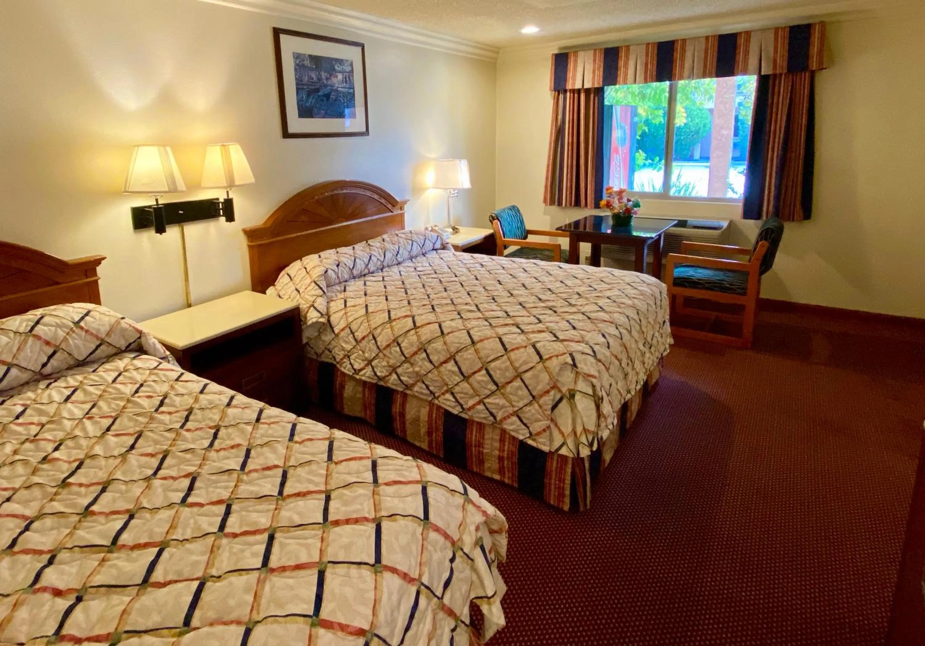 Photo of the whole room, Bed in Best Inn Rosemead