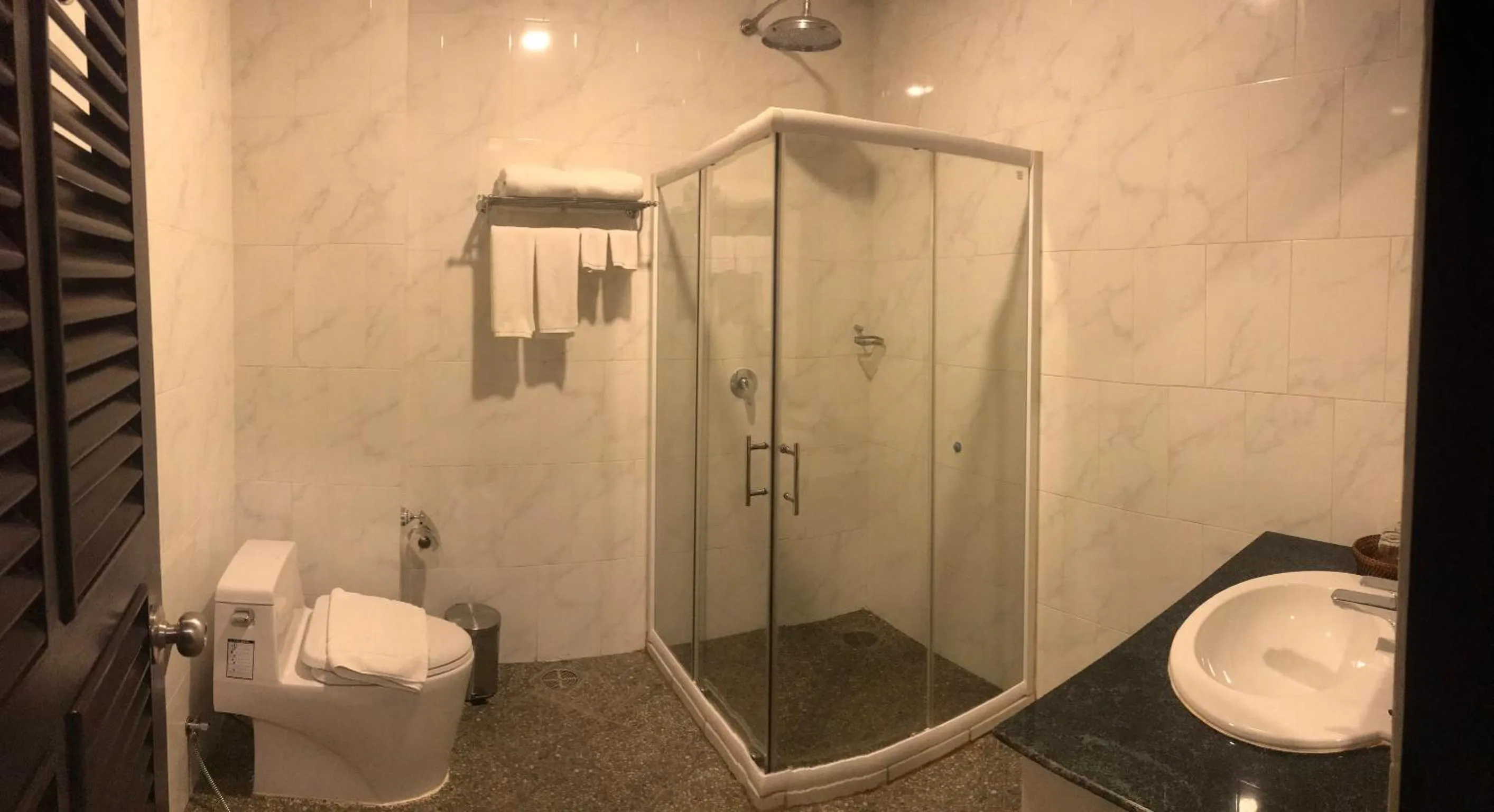 Bathroom in Continental Plaza Vientiane