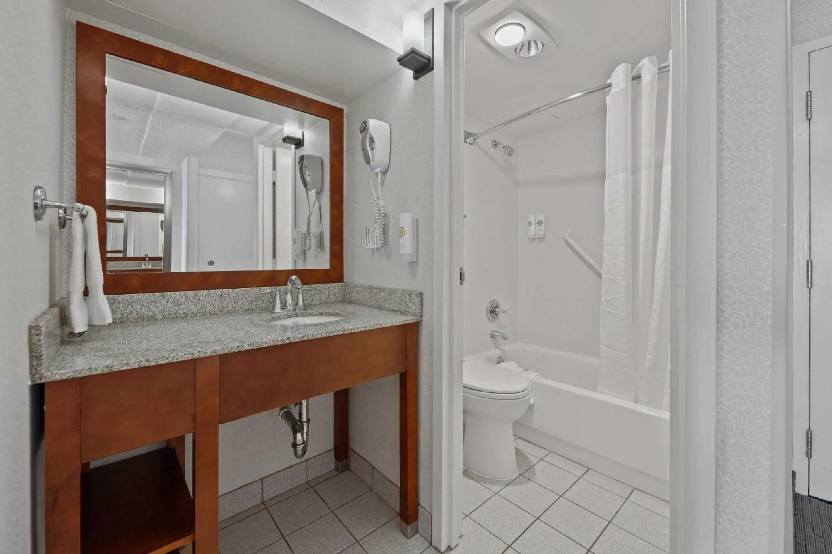 Bedroom in Comfort Inn By the Bay