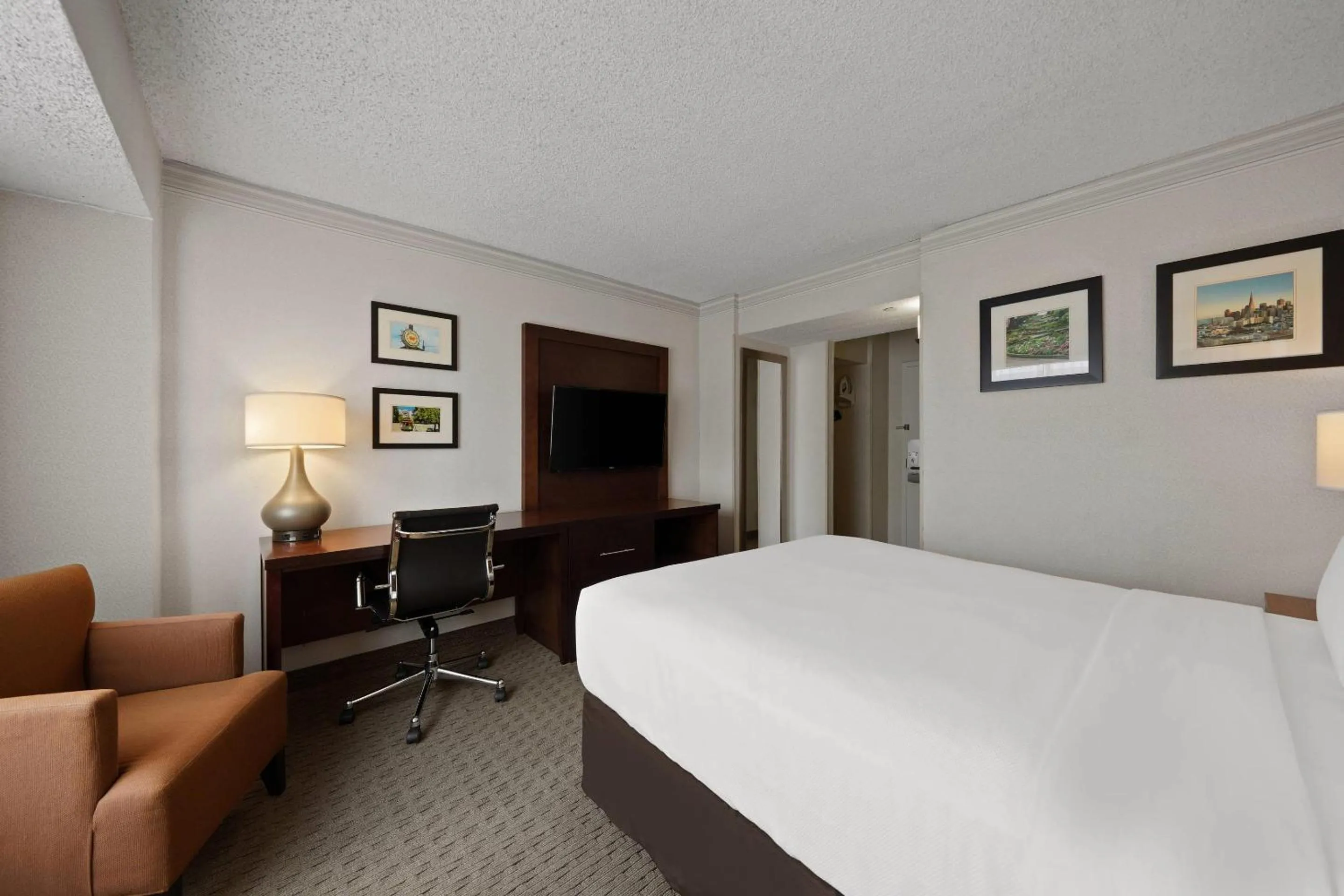 Bedroom, Bed in Comfort Inn By the Bay