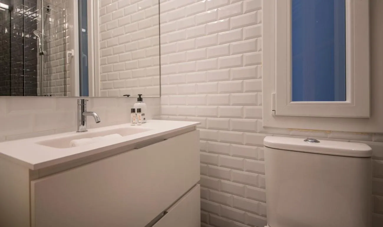 Bathroom in You Stylish City Center Apartments