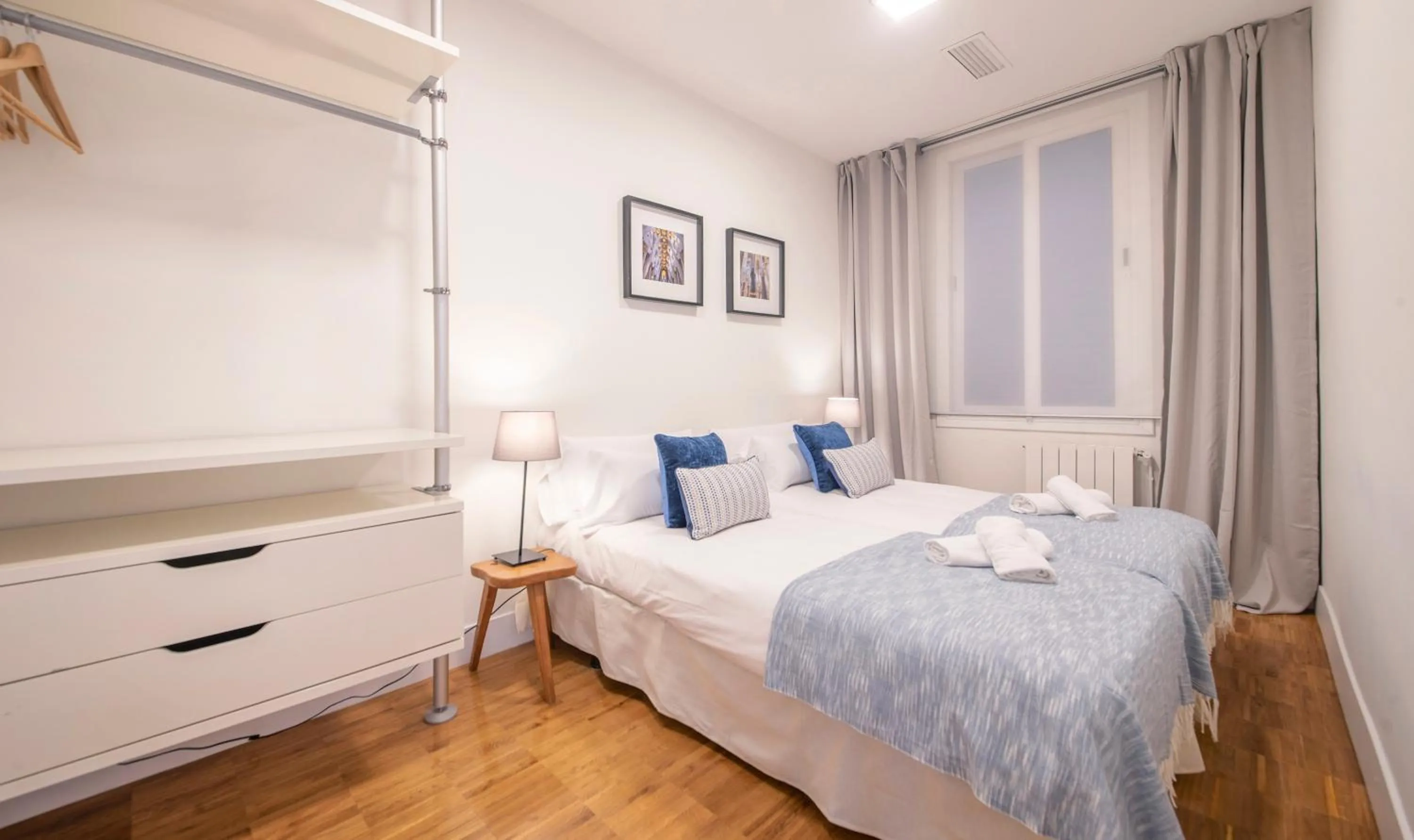 Bedroom, Bed in You Stylish City Center Apartments