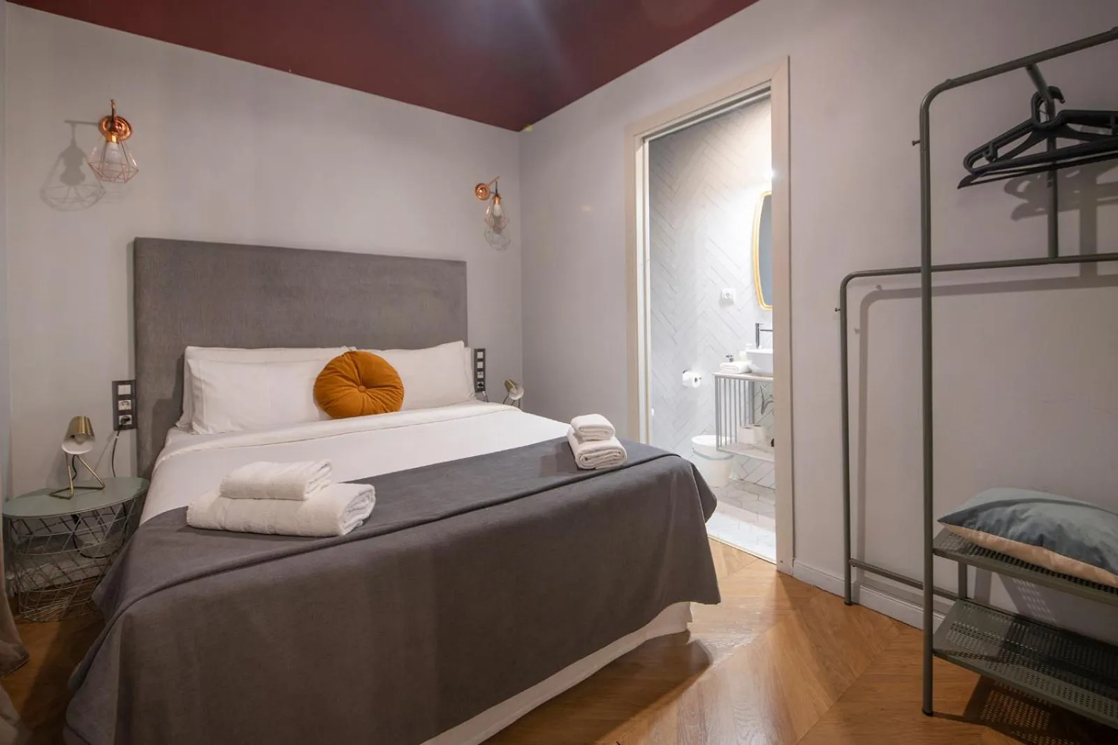 Bedroom, Bed in You Stylish City Center Apartments