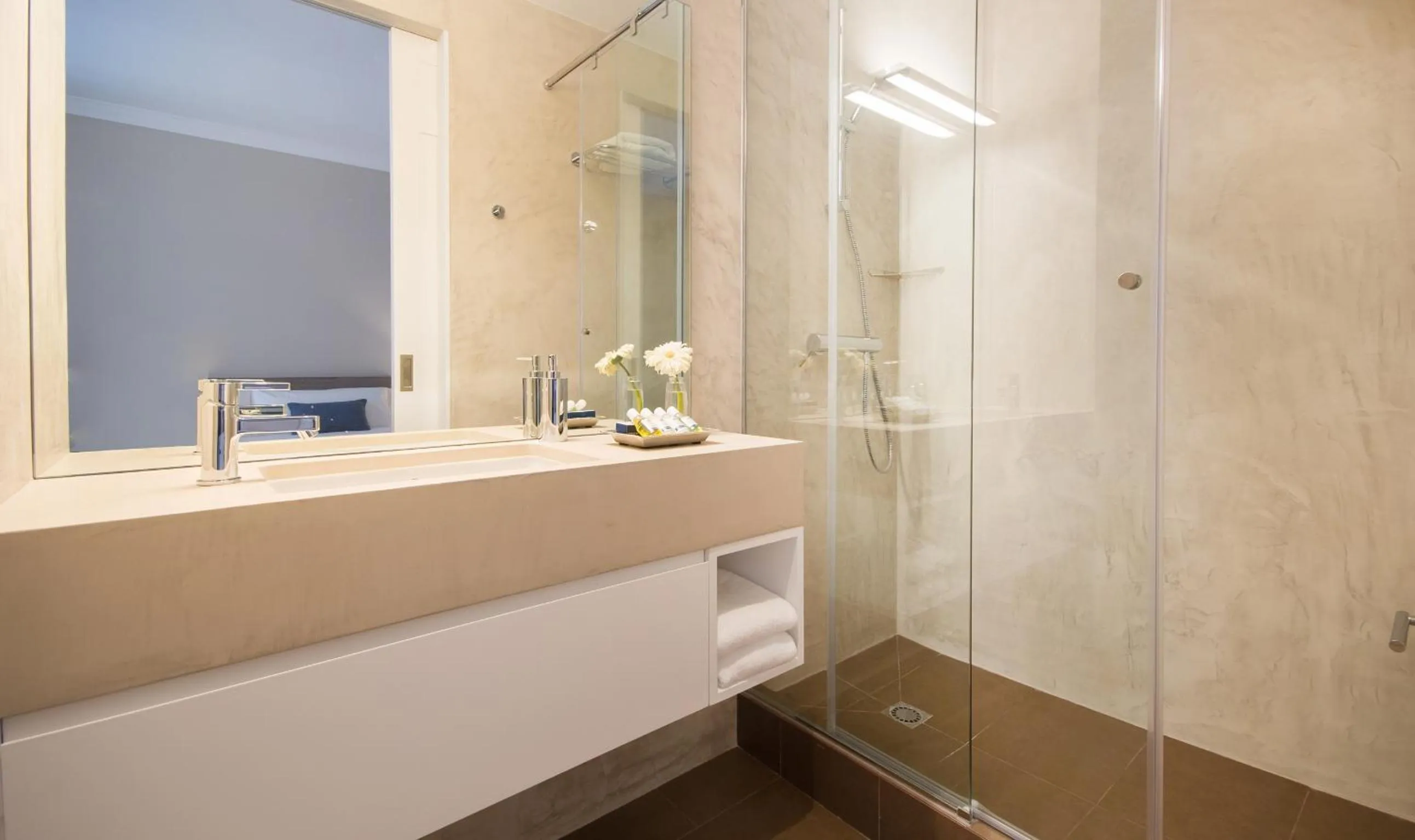 Bathroom in You Stylish City Center Apartments